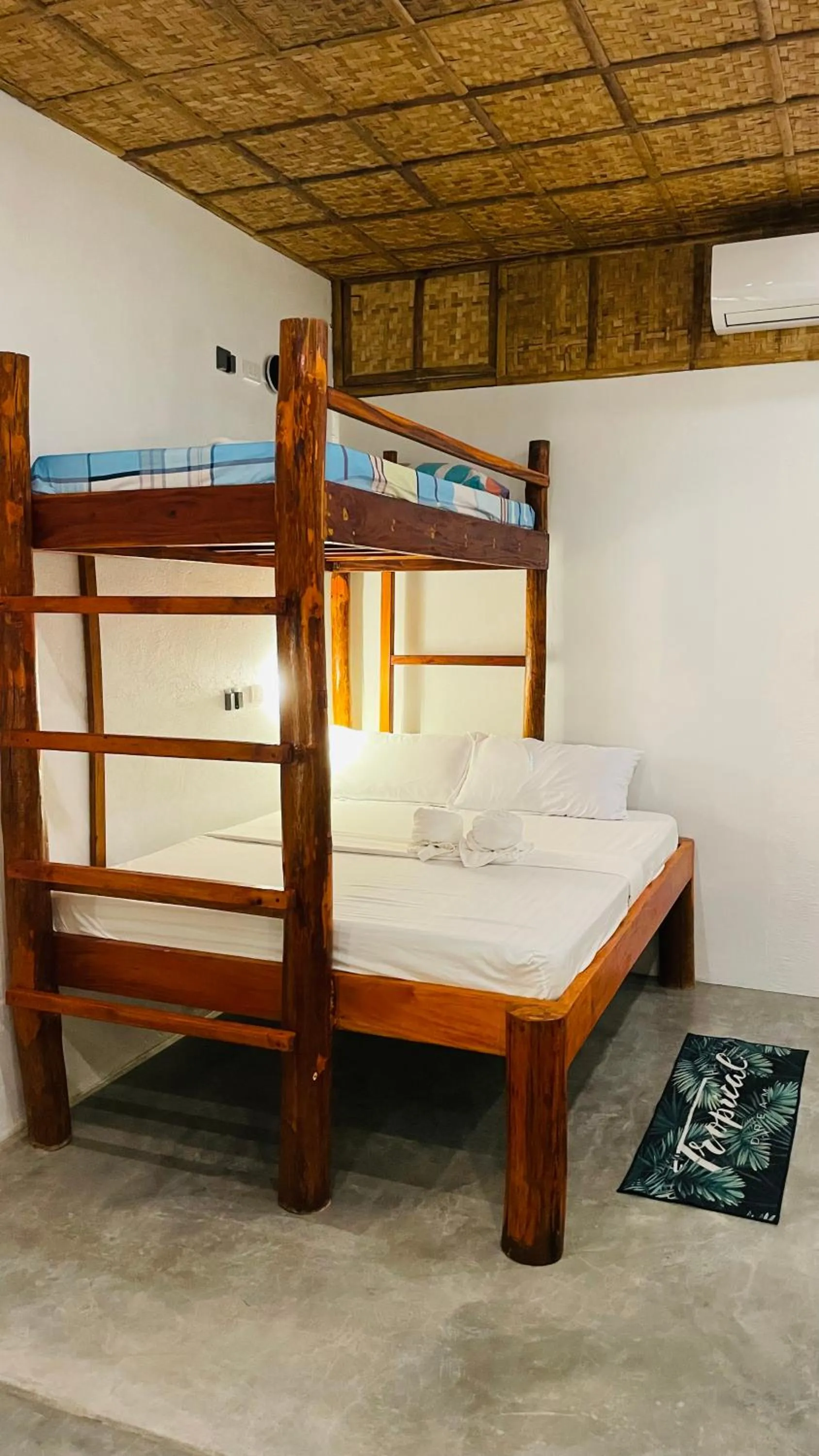 bunk bed, Bed in Footprints Beach Resort