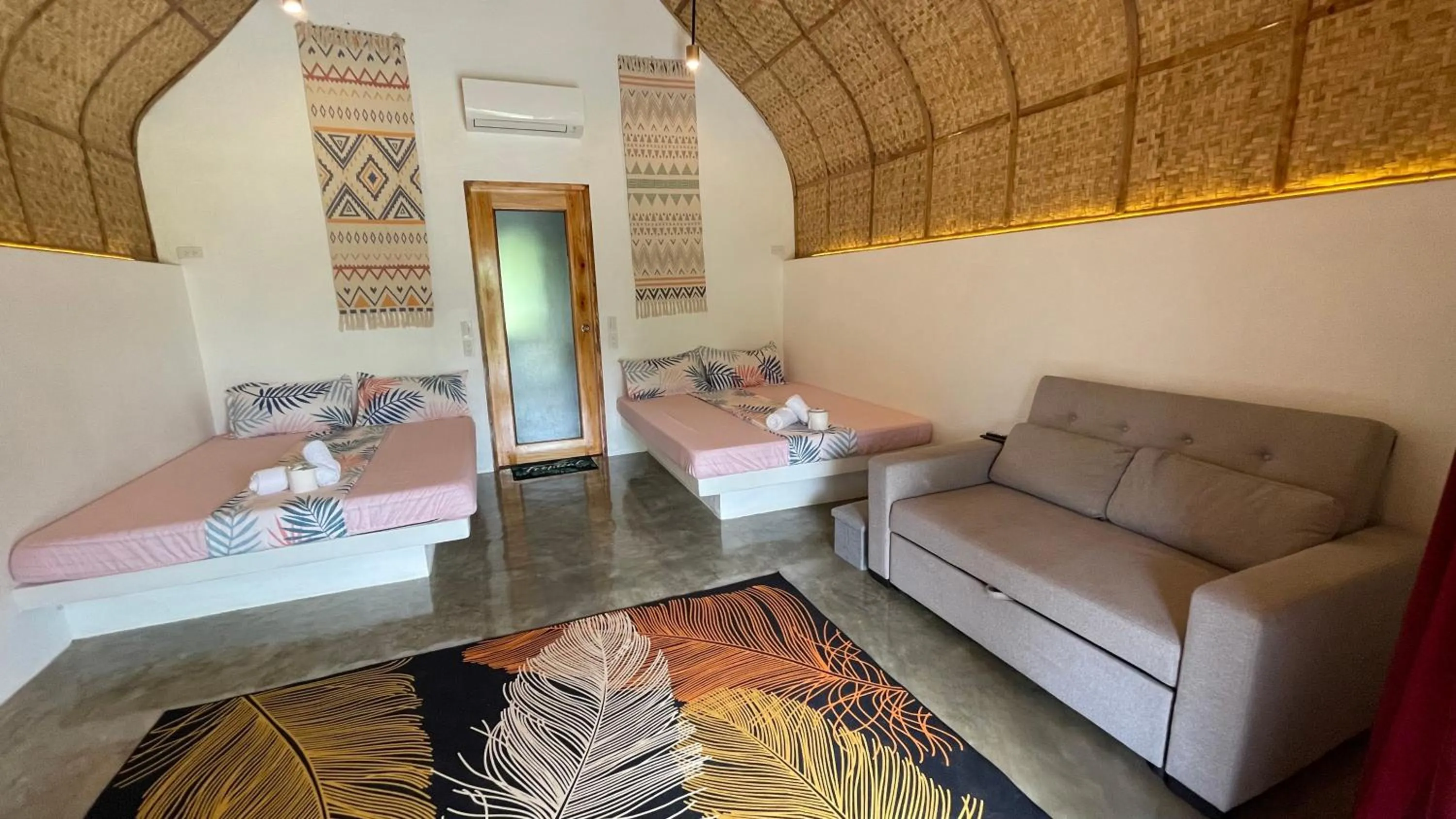 Living room, Bed in Footprints Beach Resort