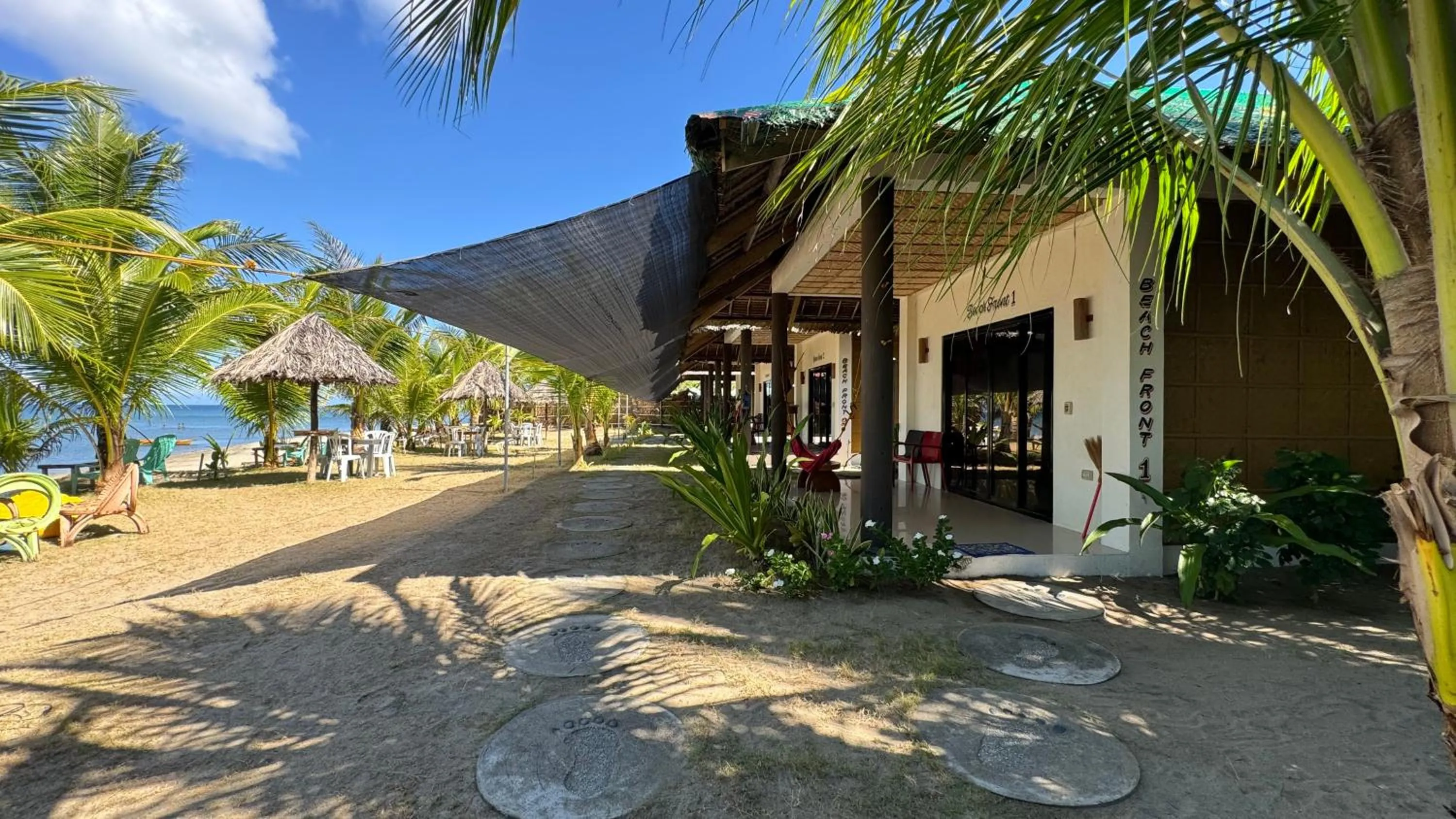 Property building in Footprints Beach Resort