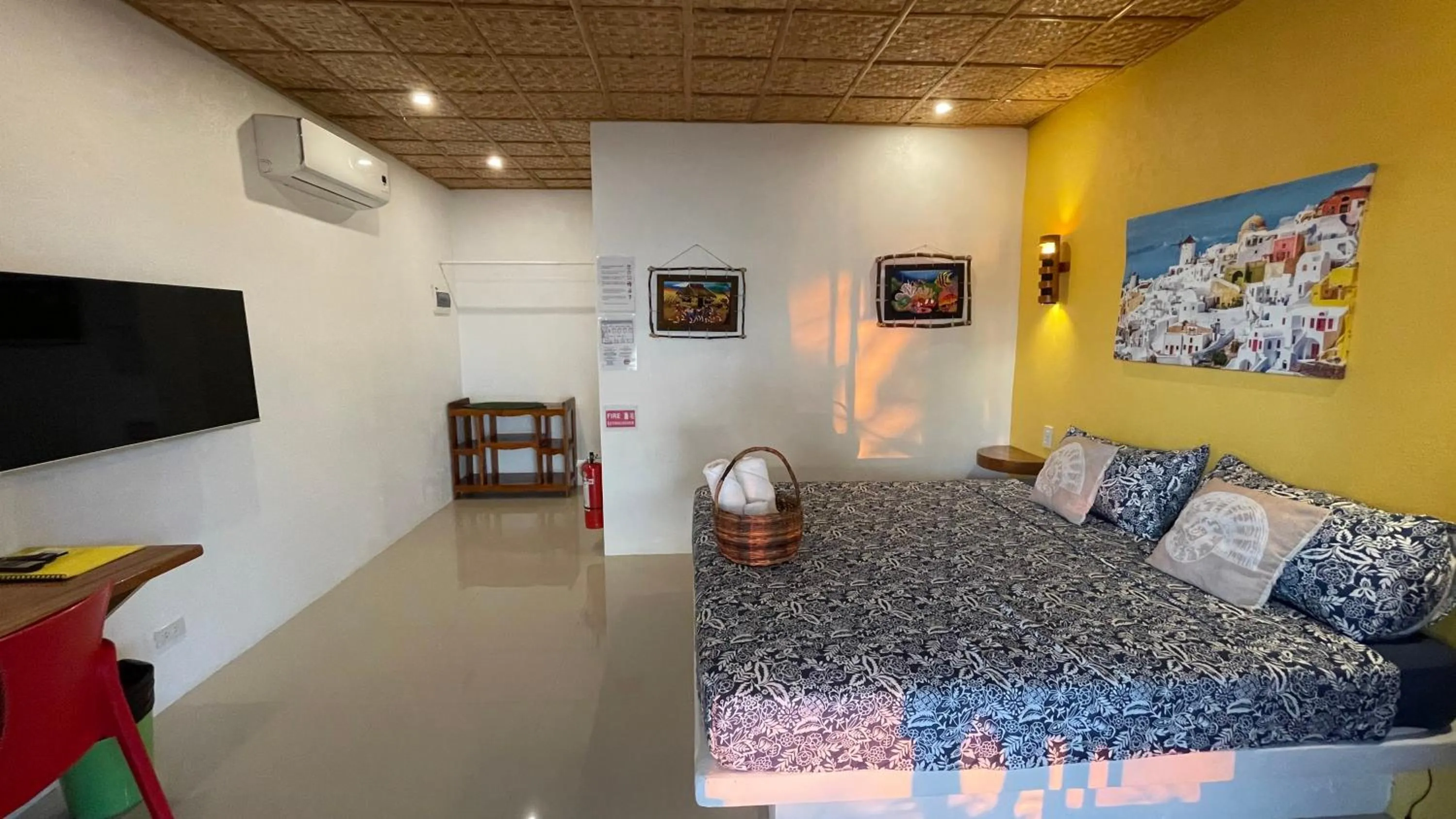 Bed in Footprints Beach Resort