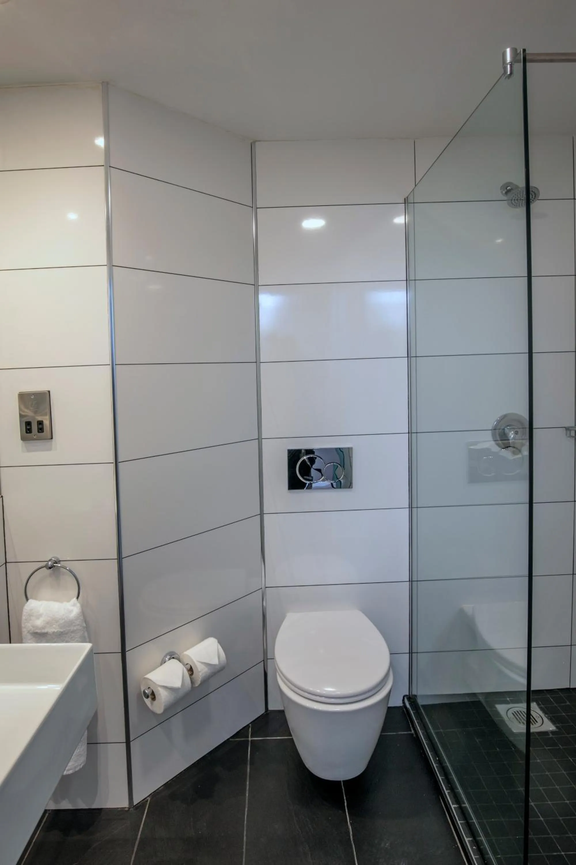 Shower in Best Western Appleby Park Hotel