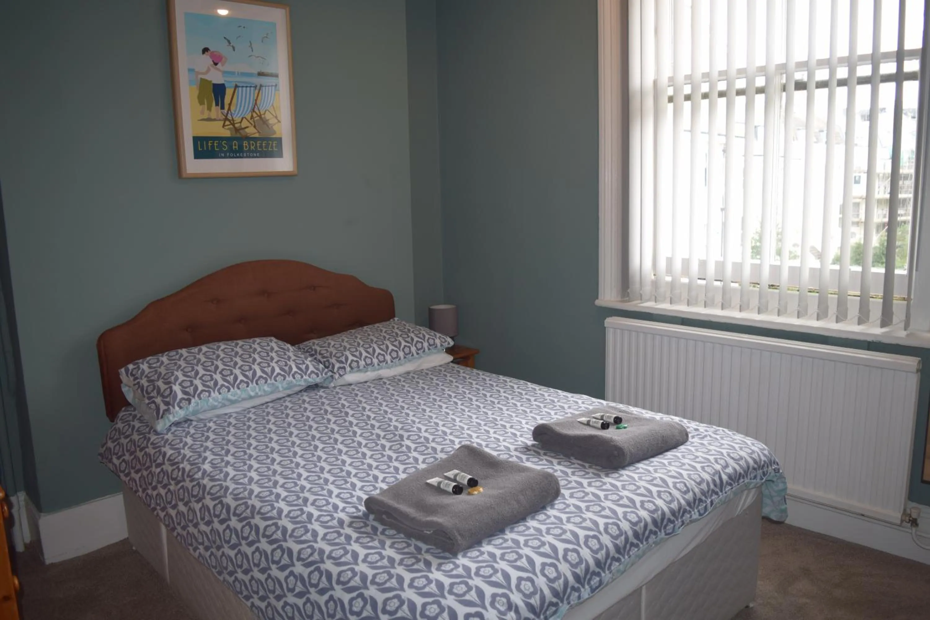 Photo of the whole room, Bed in Westward Ho Hotel
