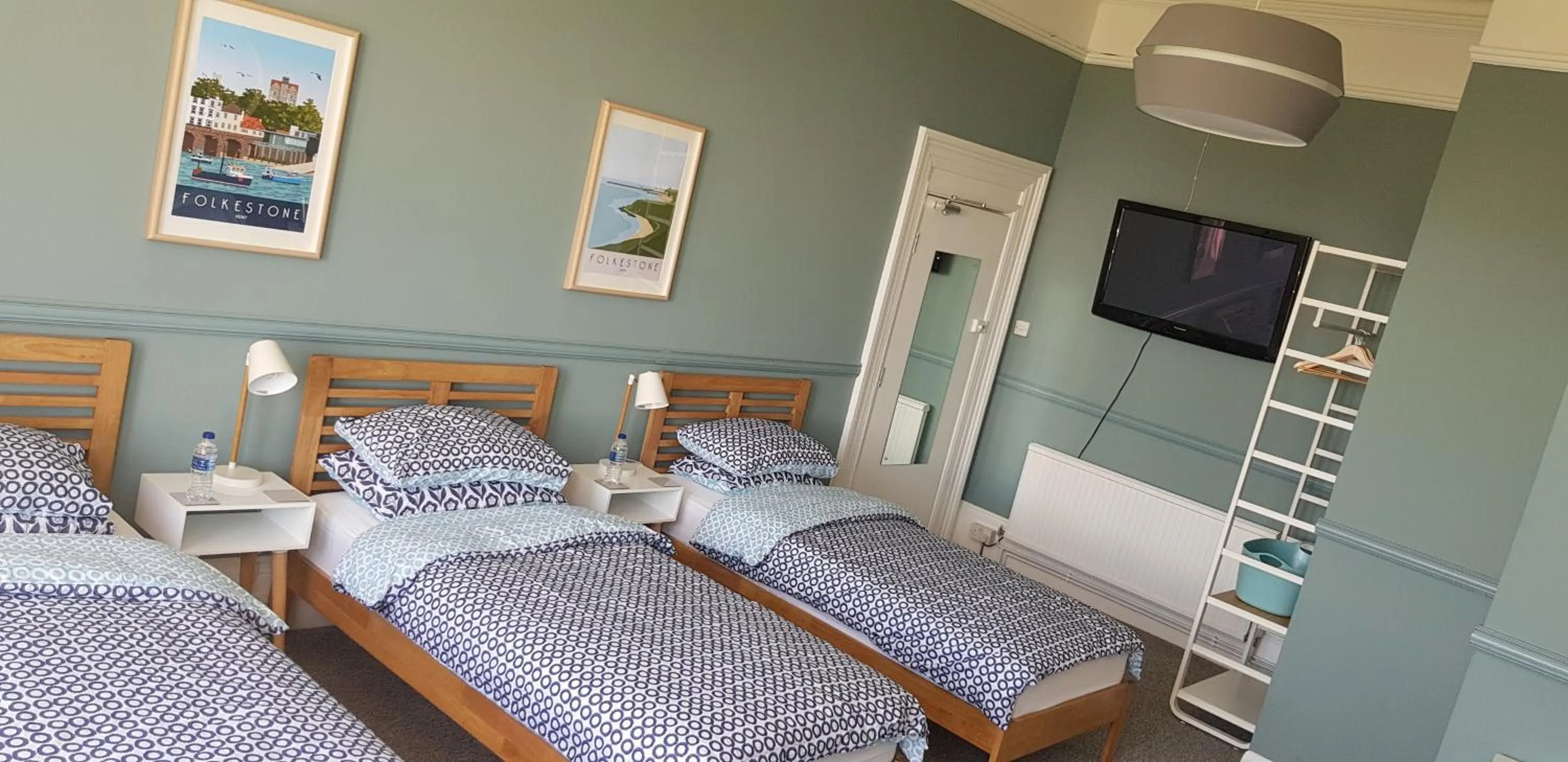 Photo of the whole room, Bed in Westward Ho Hotel