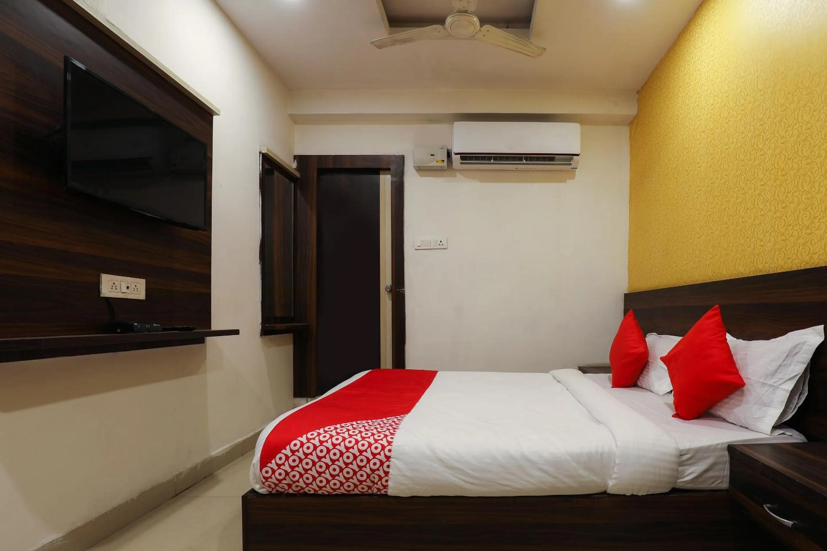 Bedroom, Bed in Hotel O Deccan Lodging And Boarding