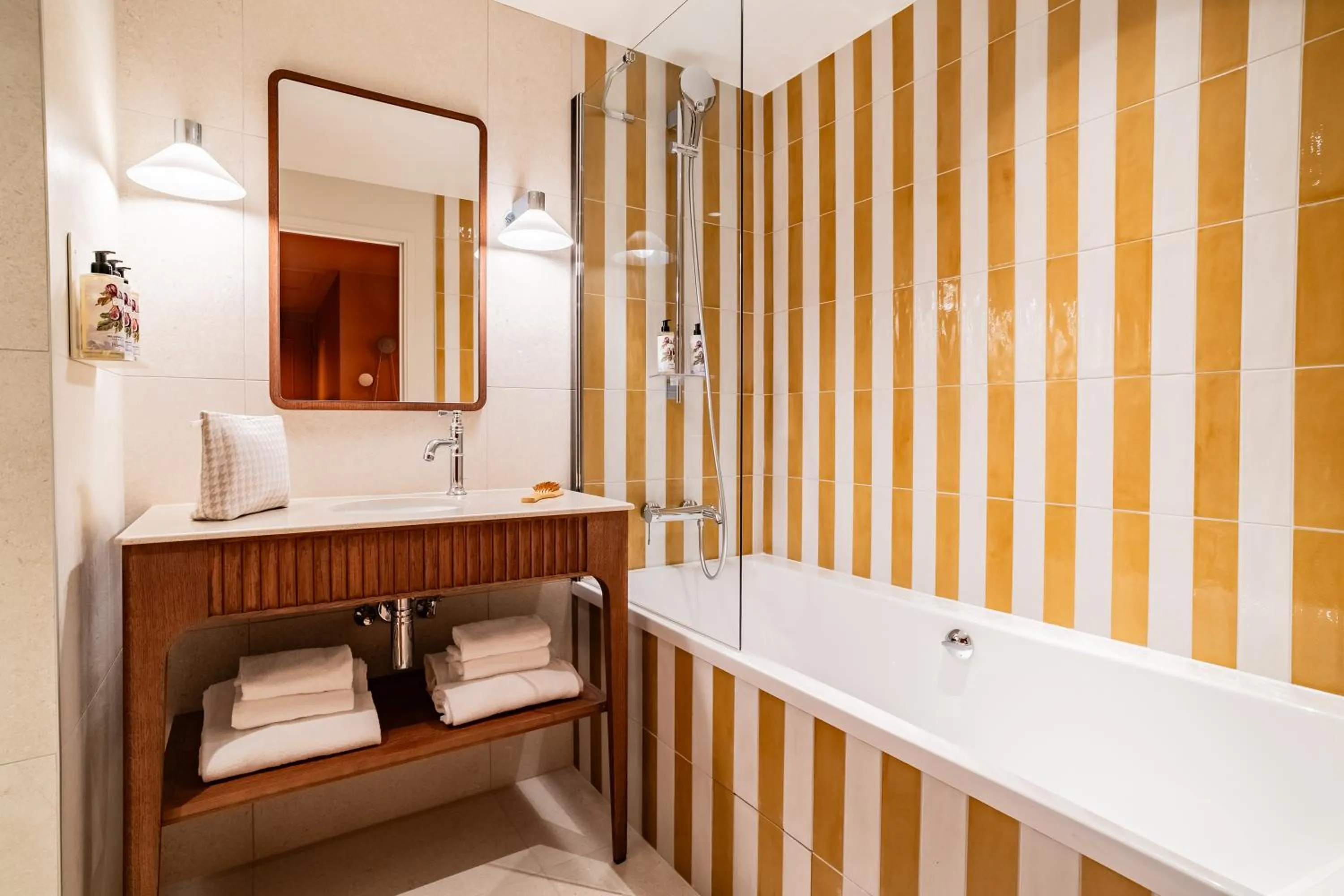 Bathroom in Hôtel Lepoussin