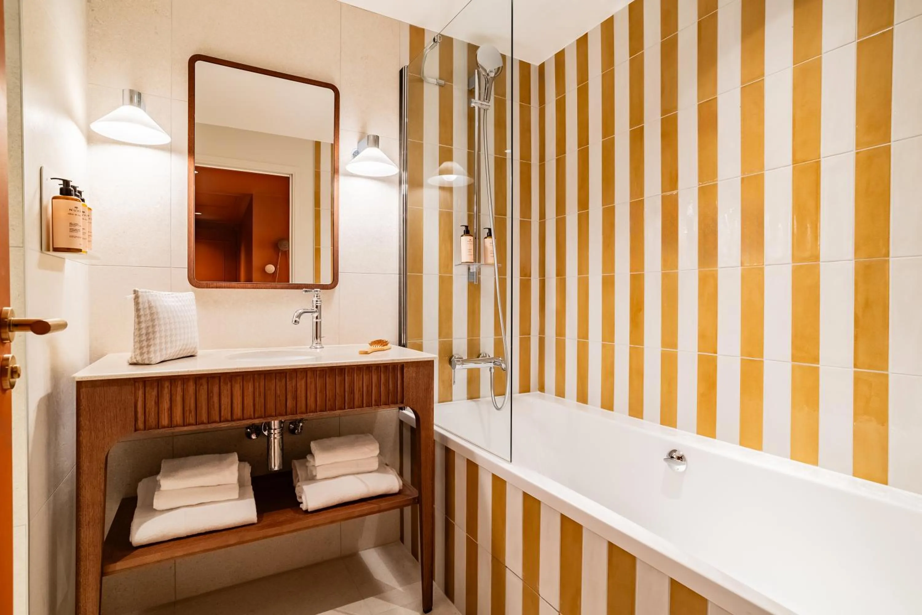 Bathroom in Hôtel Lepoussin