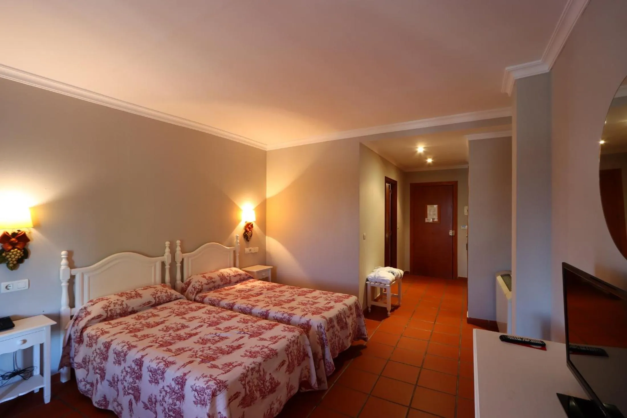 Photo of the whole room, Bed in Hotel Varinia Serena - Balneario de Alange