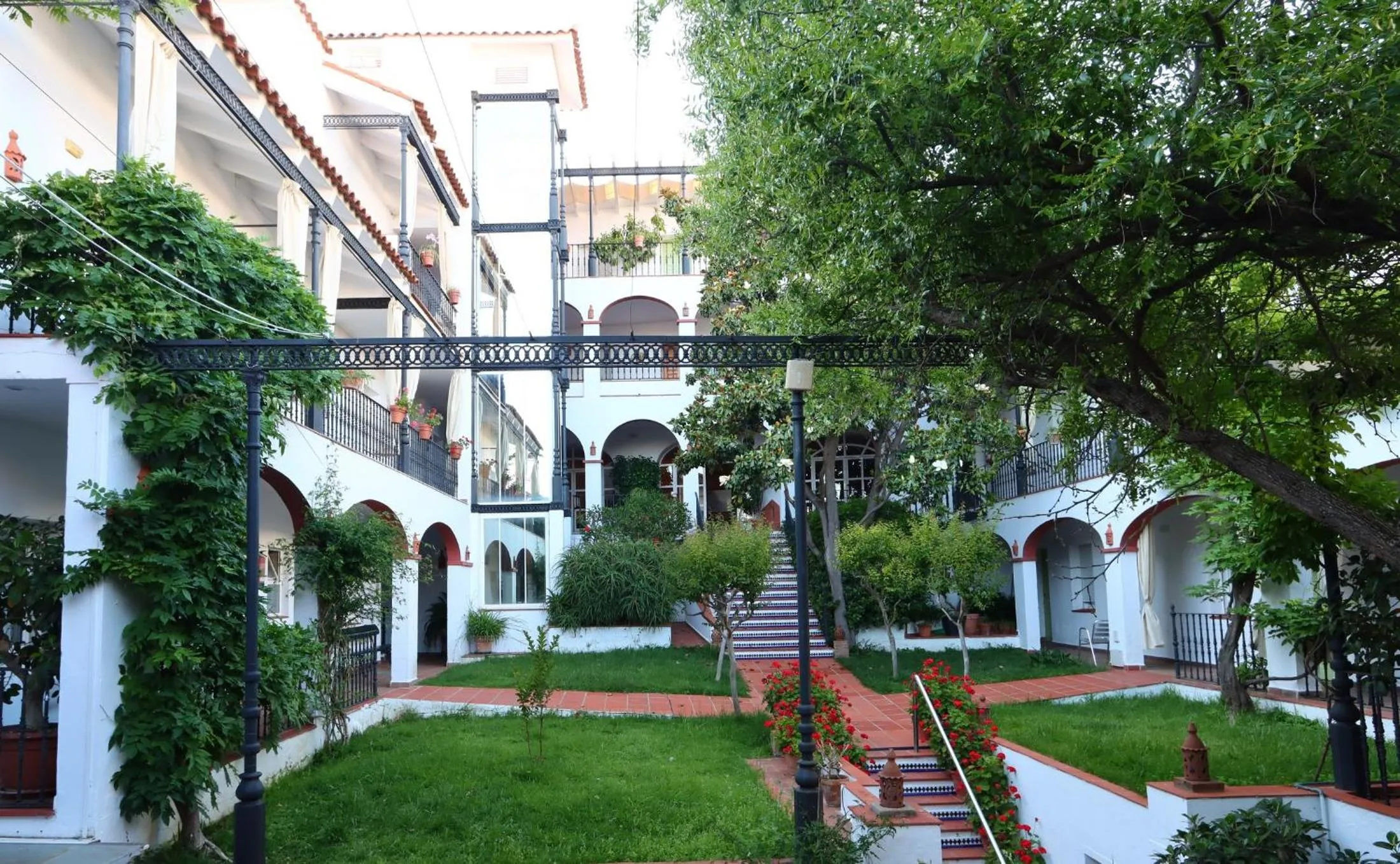 Patio in Hotel Varinia Serena - Balneario de Alange
