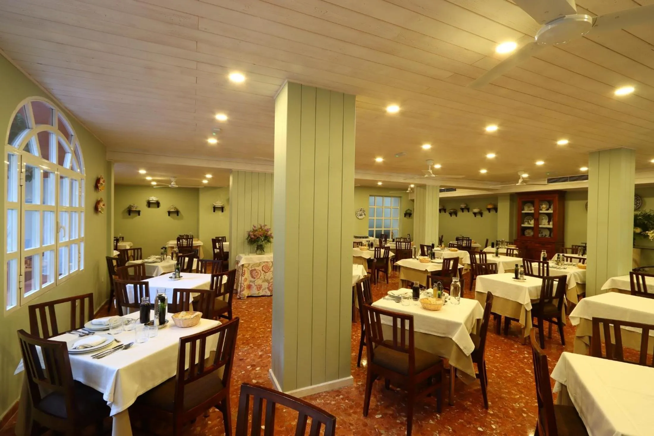 Dining area in Hotel Varinia Serena - Balneario de Alange