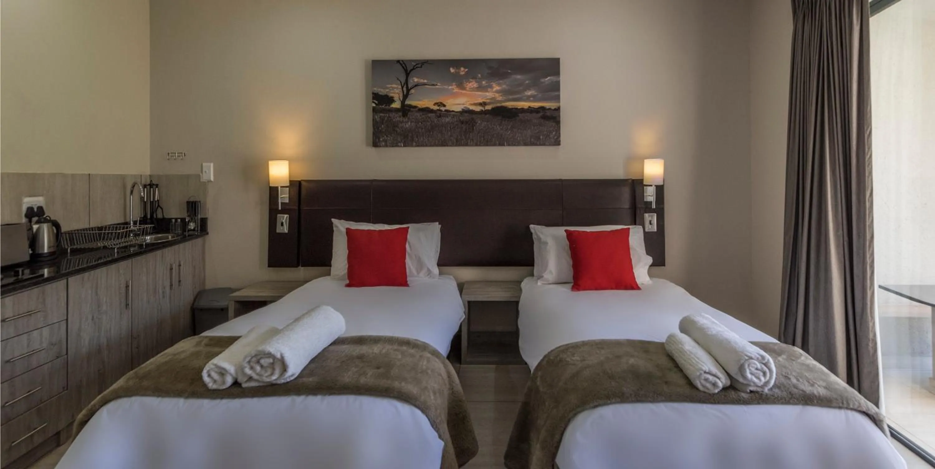 Coffee/tea facilities, Bed in Pofadder Inn