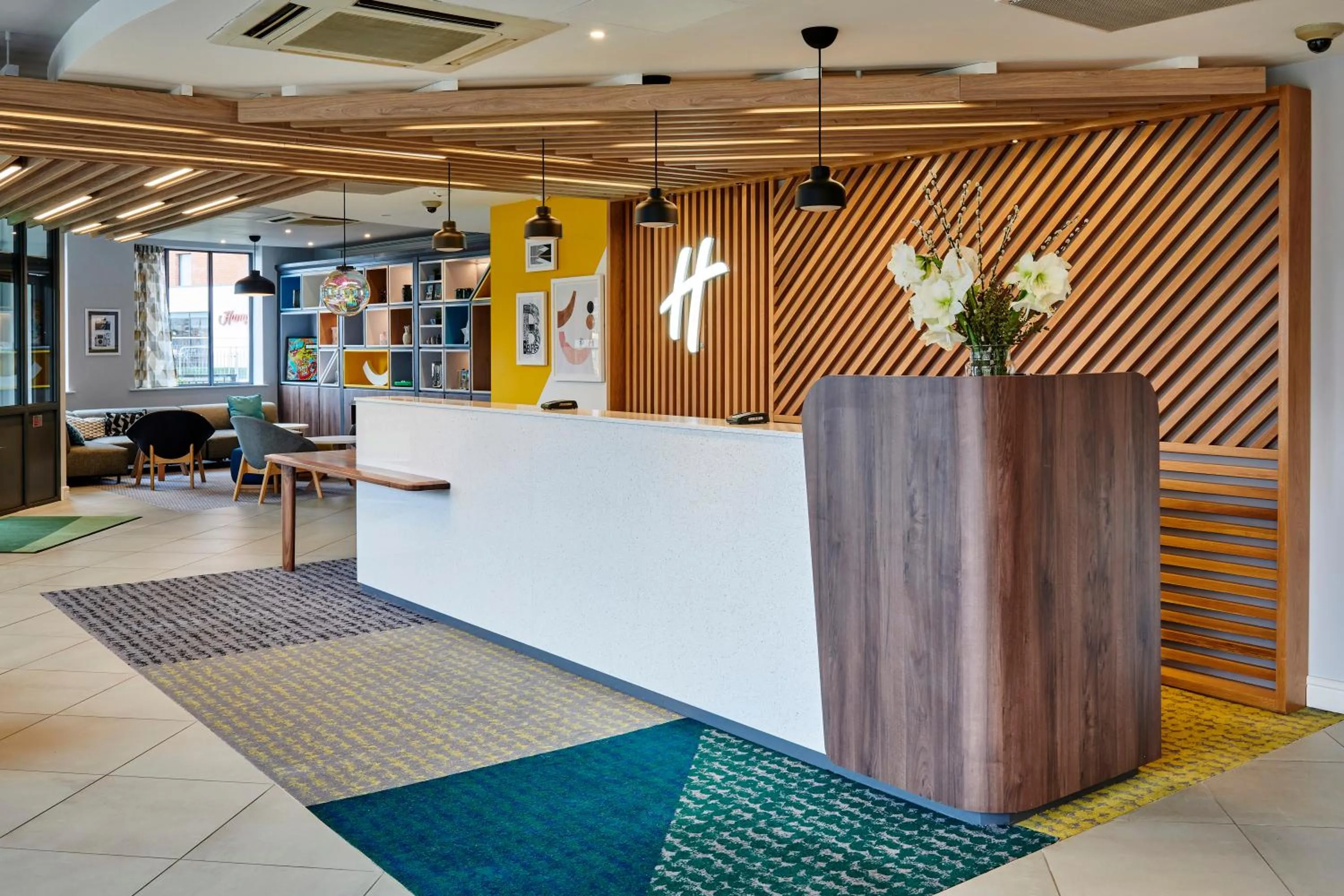 Lobby or reception in Holiday Inn Belfast by IHG