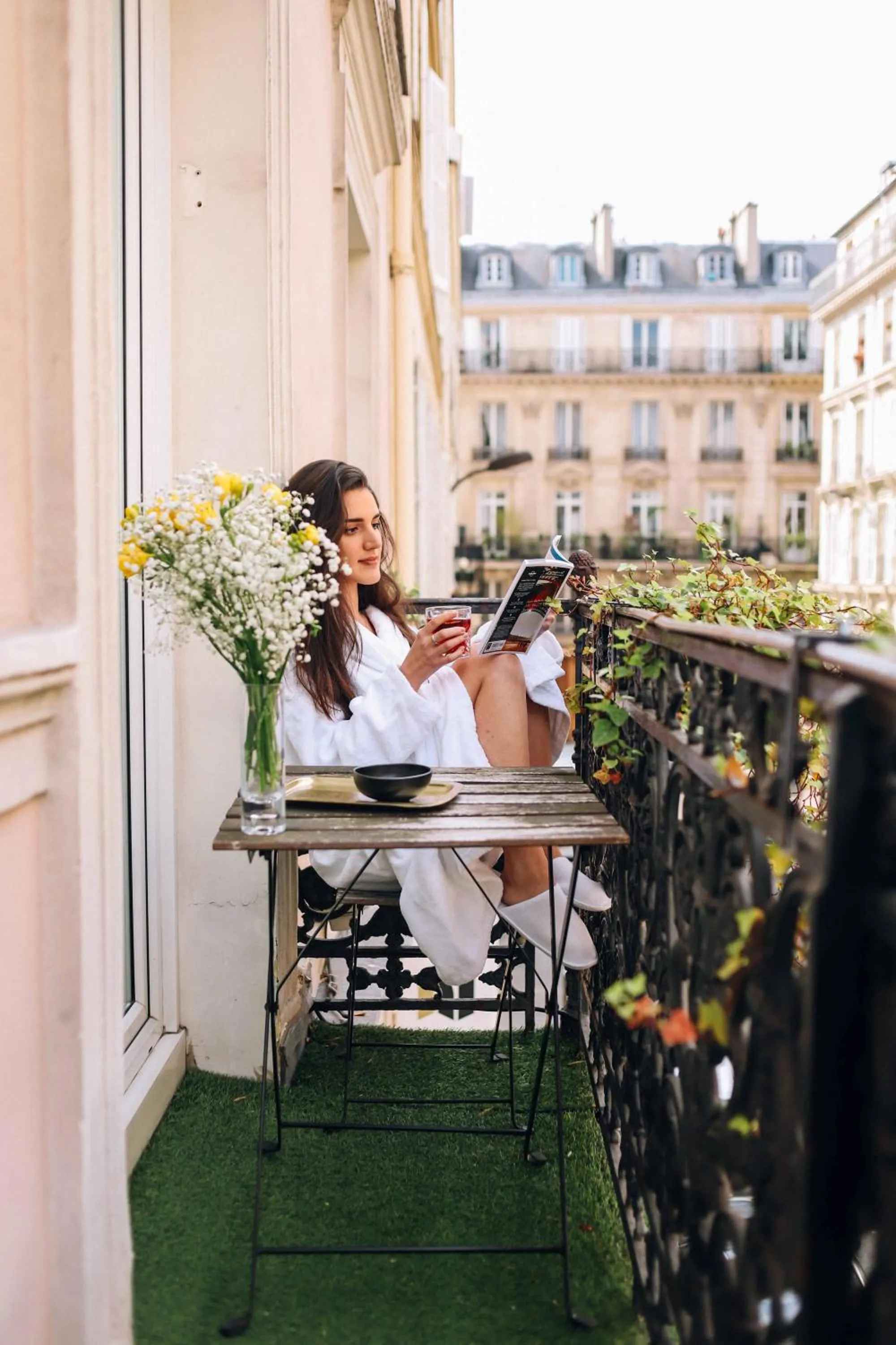 Balcony/Terrace in Maison Nabis by HappyCulture