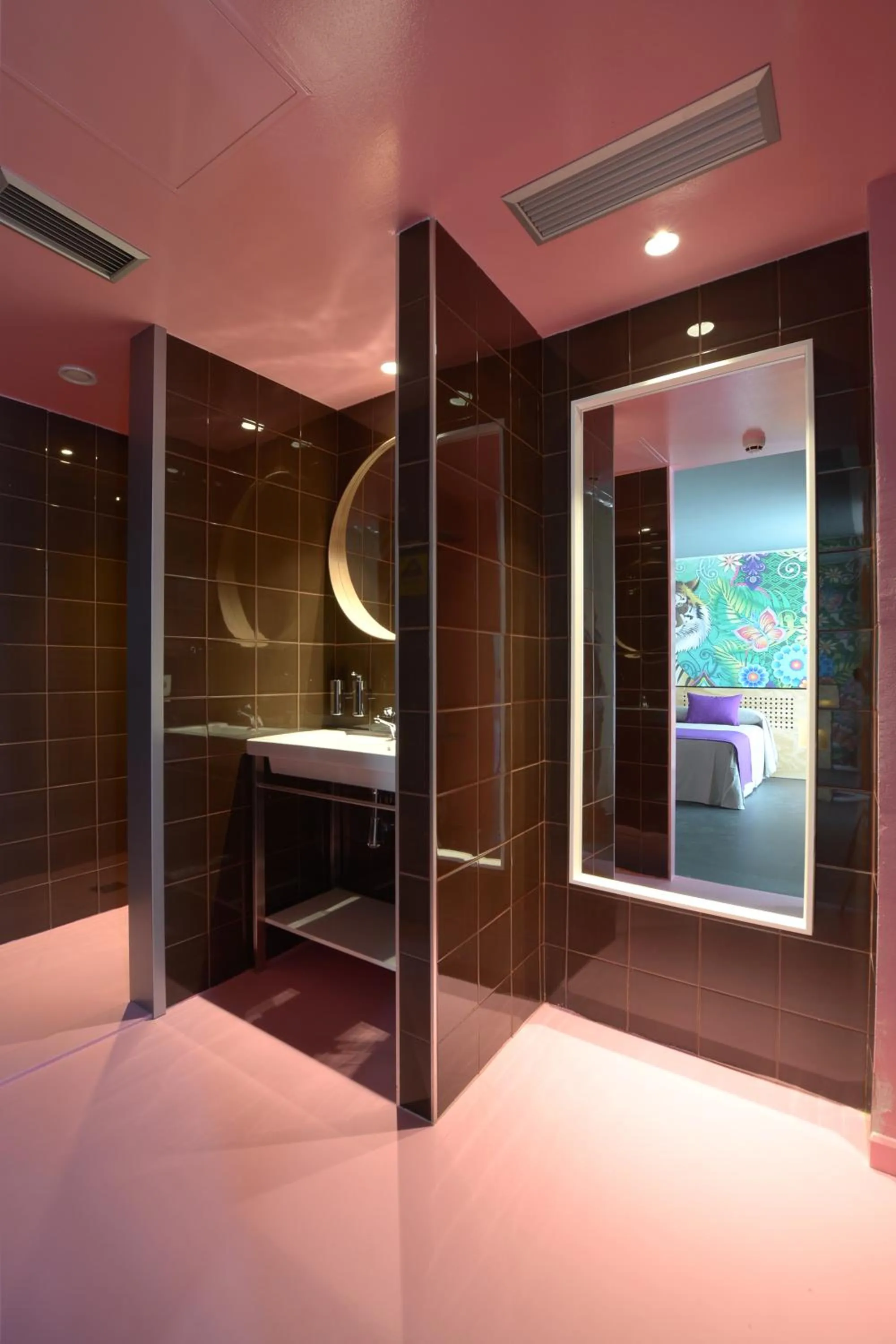 Bathroom, Bed in AMISTAT Island Hostel Ibiza - ALBERGUE JUVENIL