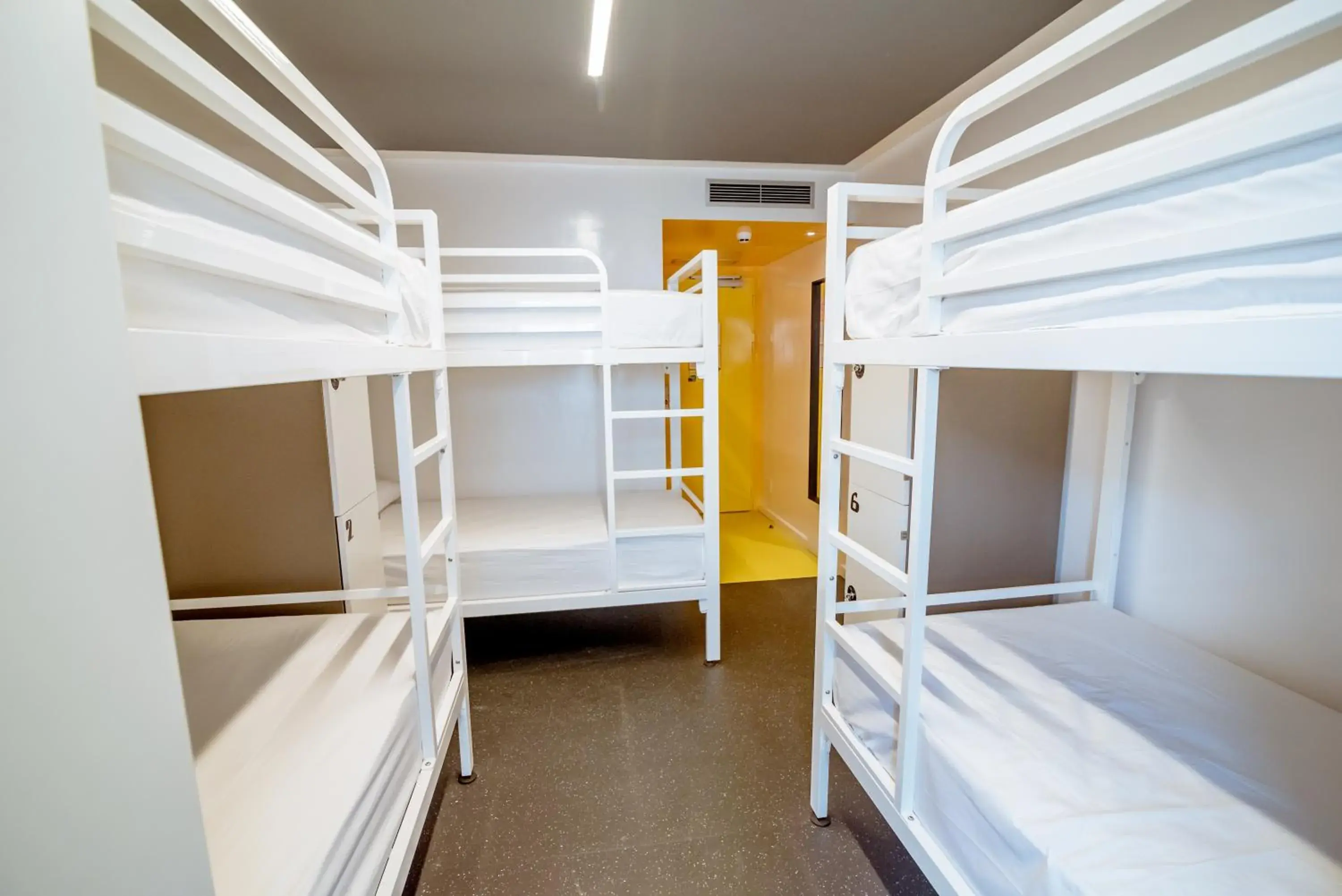 Bed in 6 MIXED Dorm - shared Bathroom in AMISTAT Island Hostel Ibiza - ALBERGUE JUVENIL Bed in 6 MIXED Dorm - shared Bathroom in AMISTAT Island Hostel Ibiza - ALBERGUE JUVENIL