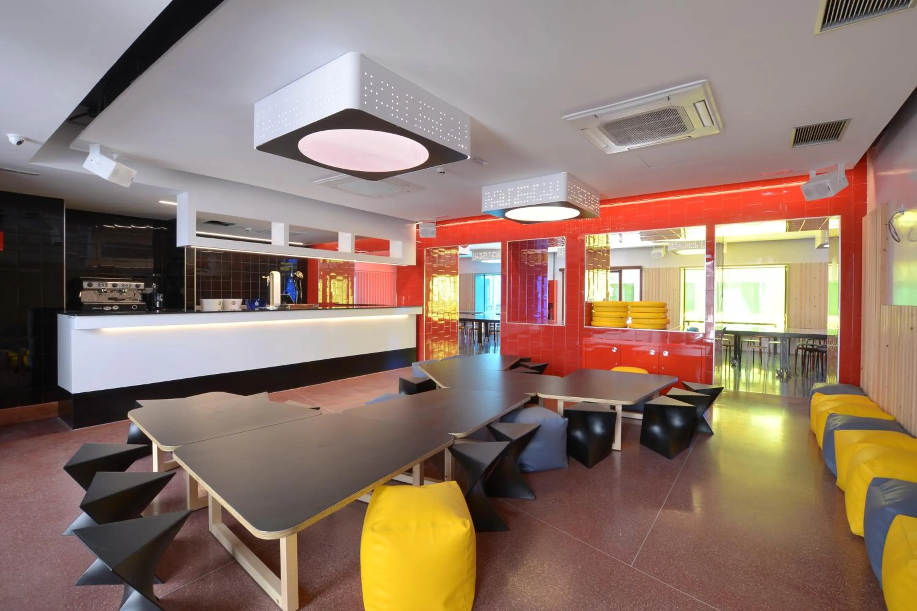 Restaurant/places to eat in AMISTAT Island Hostel Ibiza - ALBERGUE JUVENIL