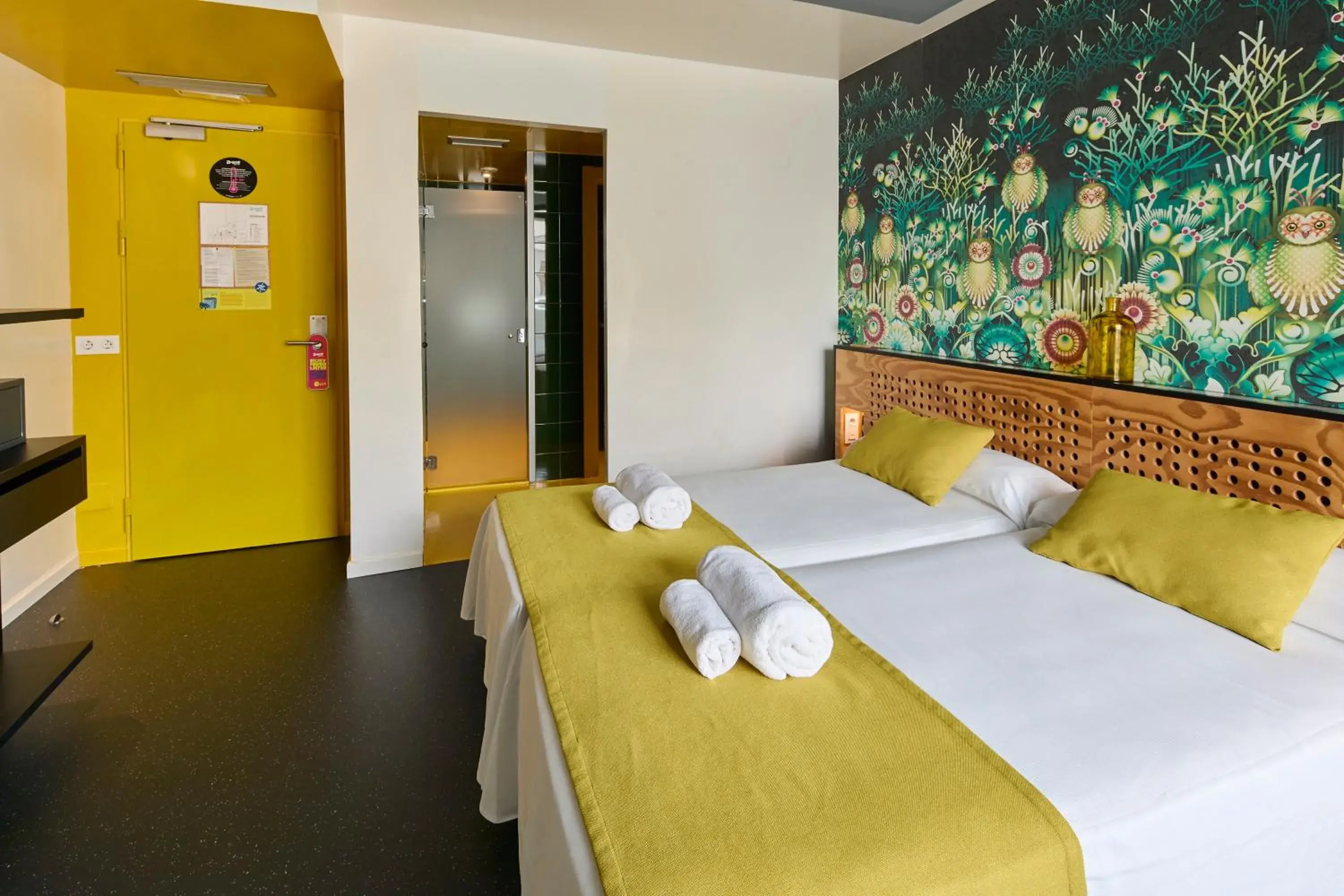 Double Ensuite Room in AMISTAT Island Hostel Ibiza - ALBERGUE JUVENIL Double Ensuite Room in AMISTAT Island Hostel Ibiza - ALBERGUE JUVENIL