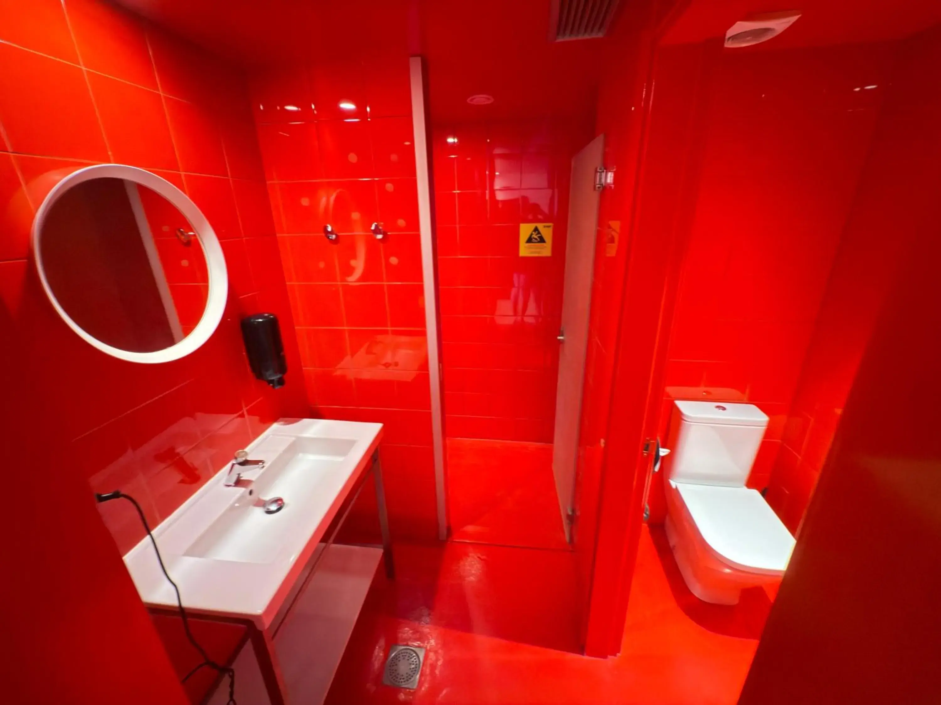 Quadruple Room with Private Bathroom in AMISTAT Island Hostel Ibiza - ALBERGUE JUVENIL Quadruple Room with Private Bathroom in AMISTAT Island Hostel Ibiza - ALBERGUE JUVENIL