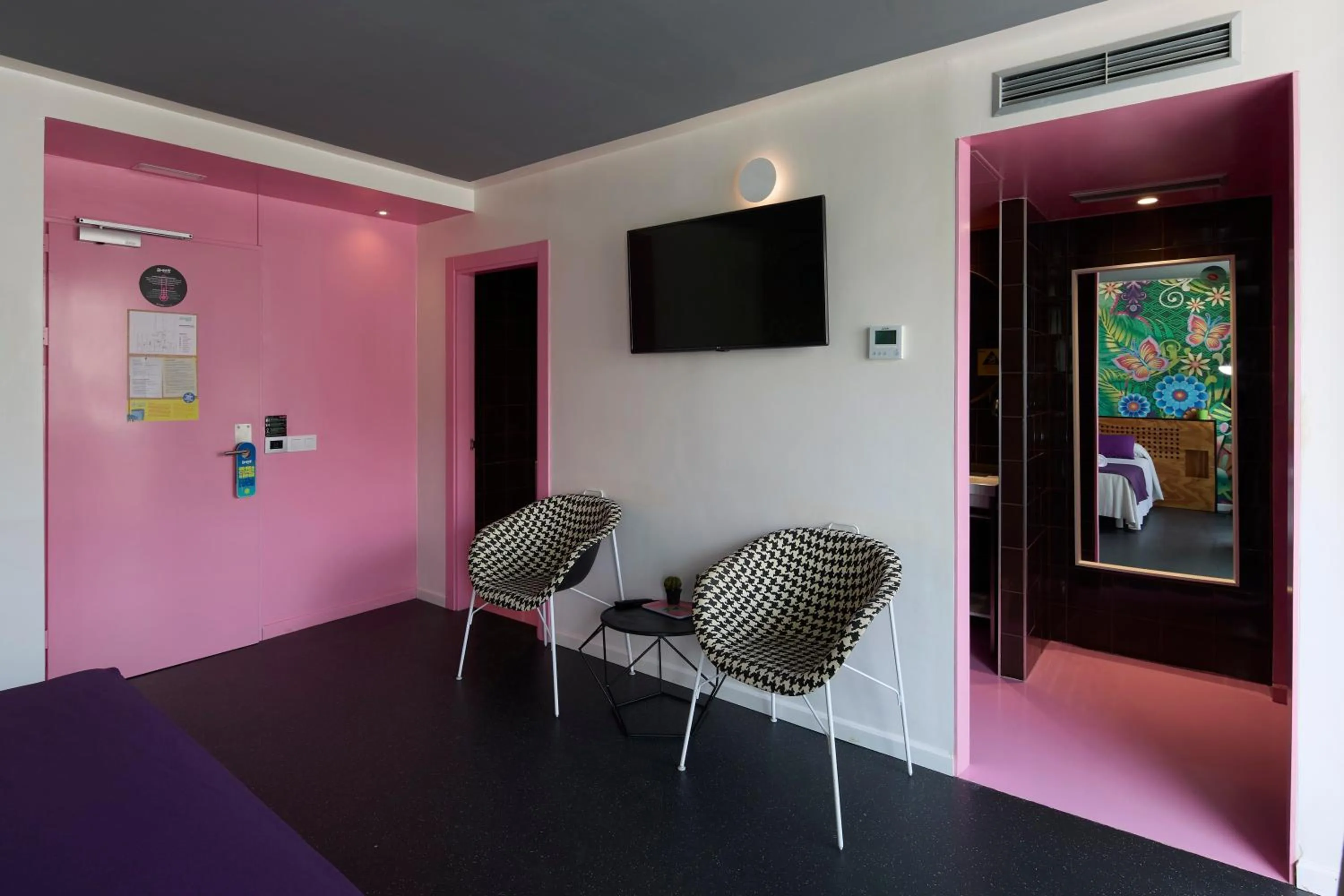 Property building in AMISTAT Island Hostel Ibiza - ALBERGUE JUVENIL