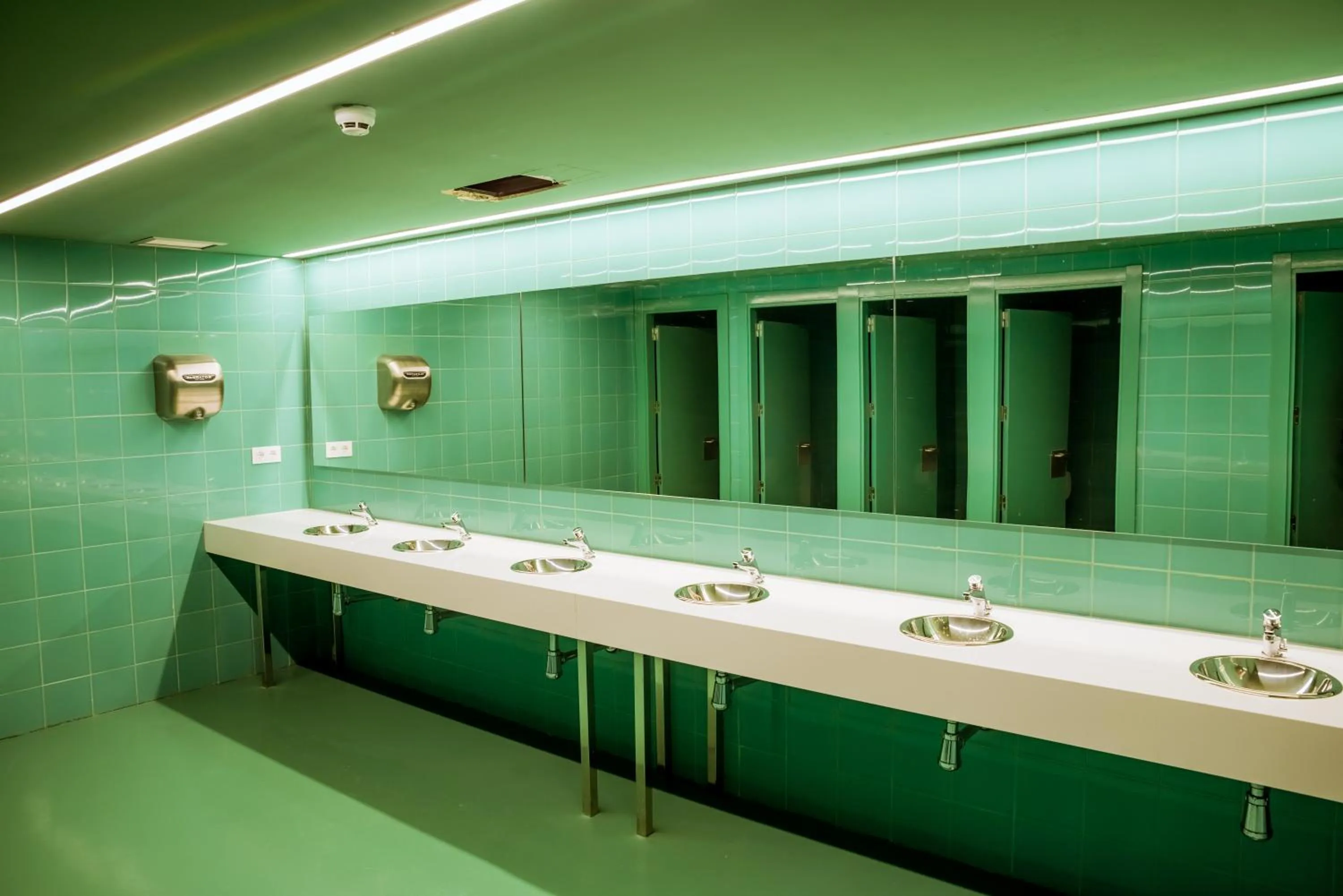 Bathroom in AMISTAT Island Hostel Ibiza - ALBERGUE JUVENIL