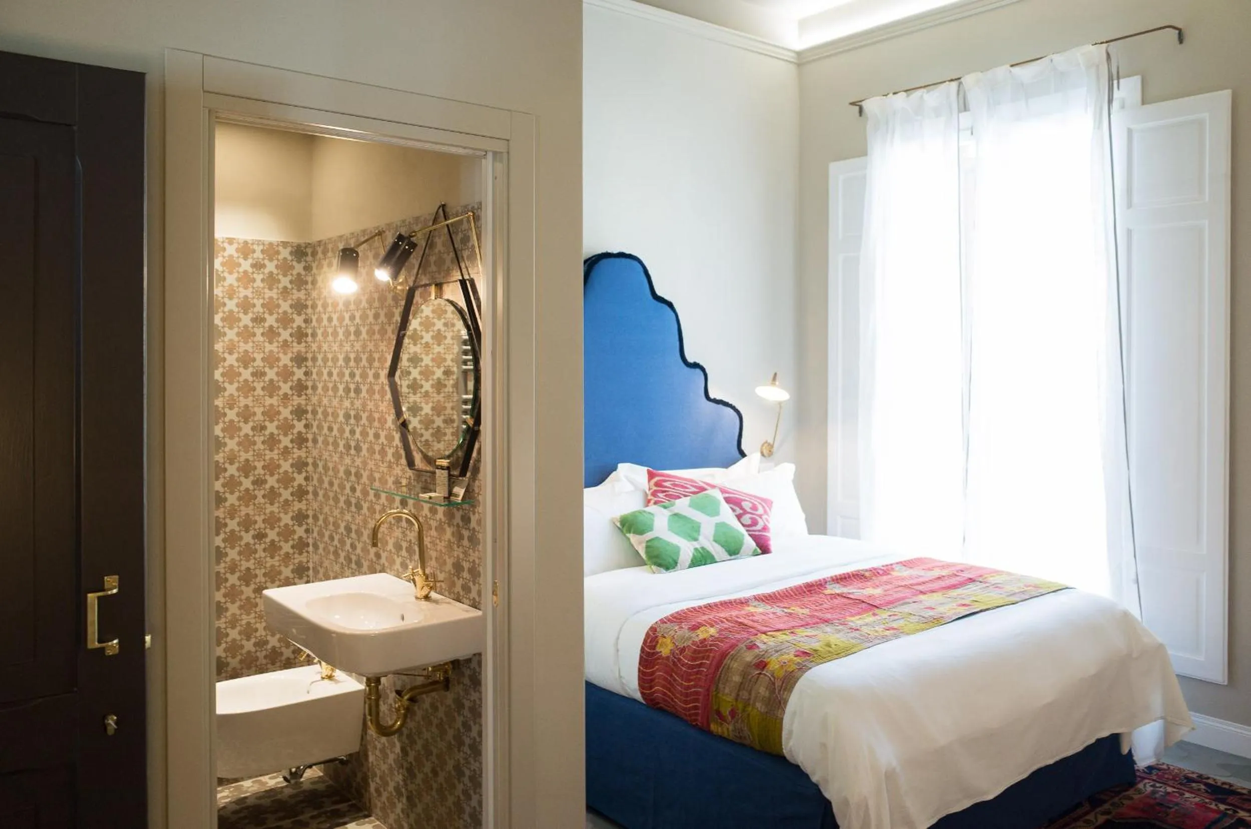 Bathroom, Bed in La Fonderia Firenze