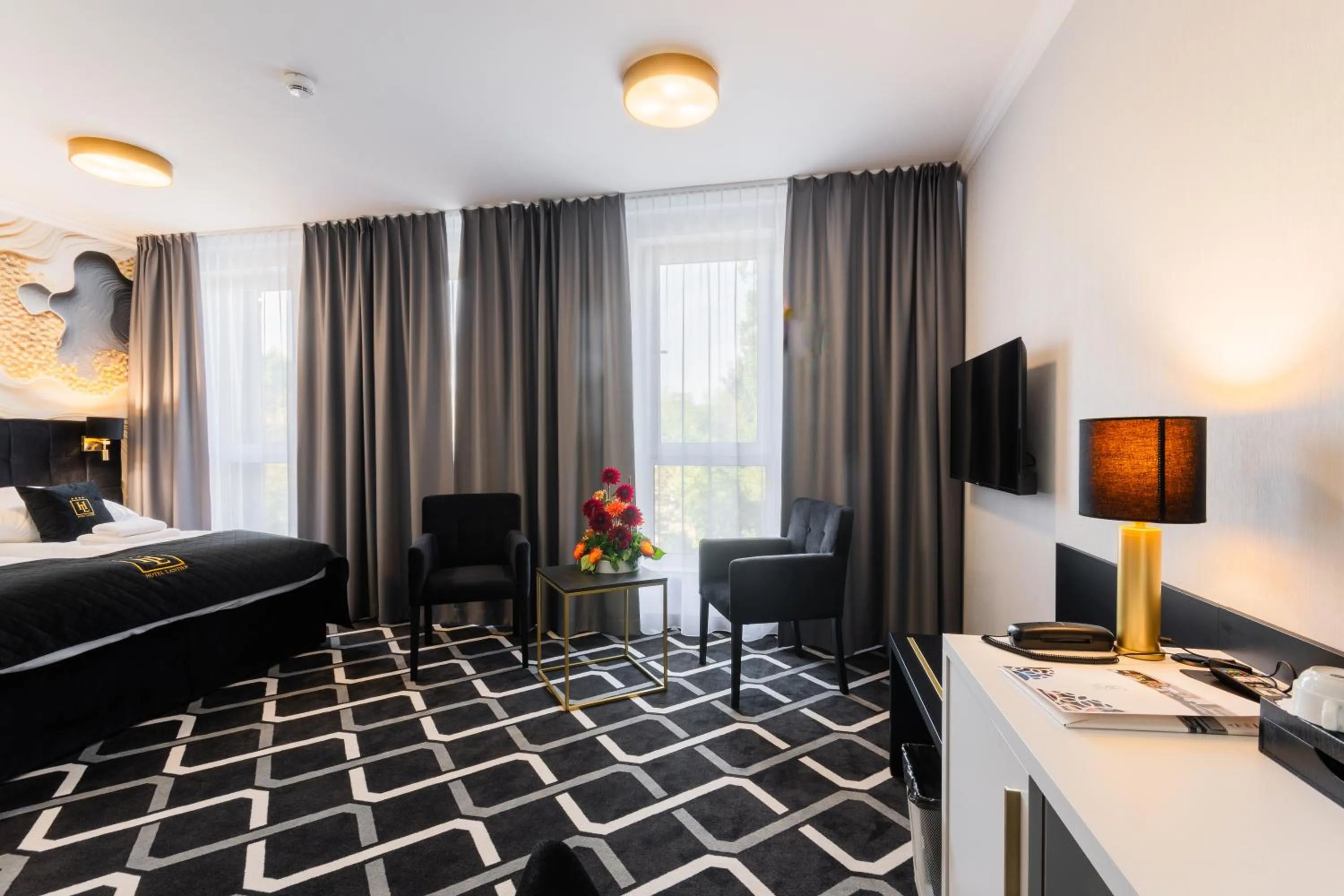 Bed in Hotel Lantier & Swimming Pool Zone