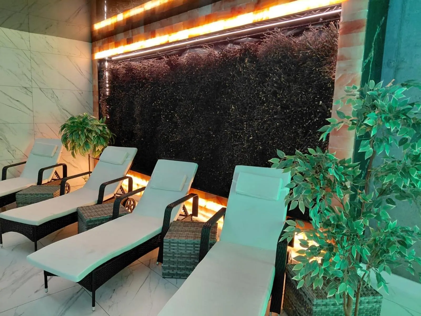 Hotel Lantier & Swimming Pool Zone