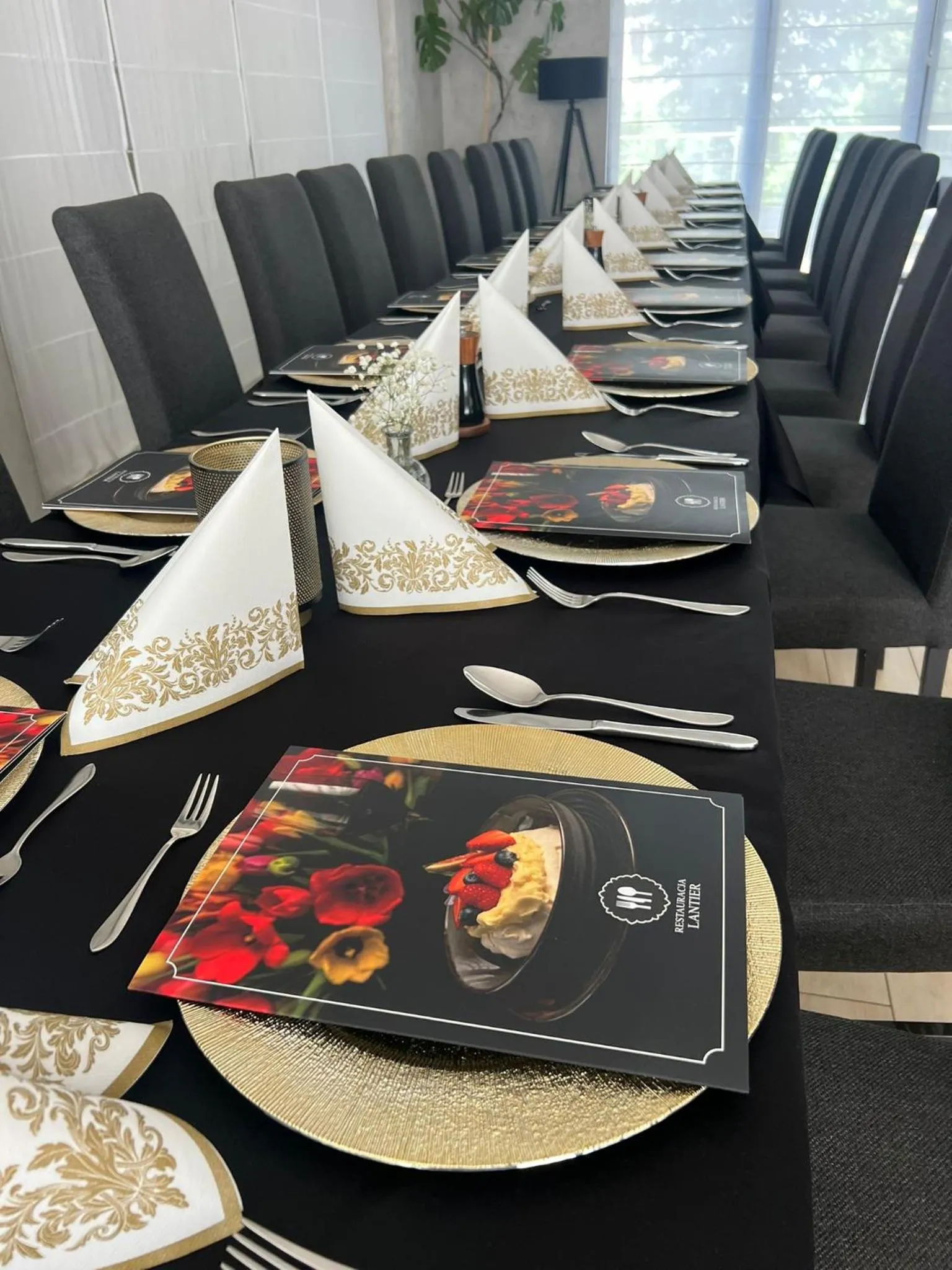 Hotel Lantier & Swimming Pool Zone