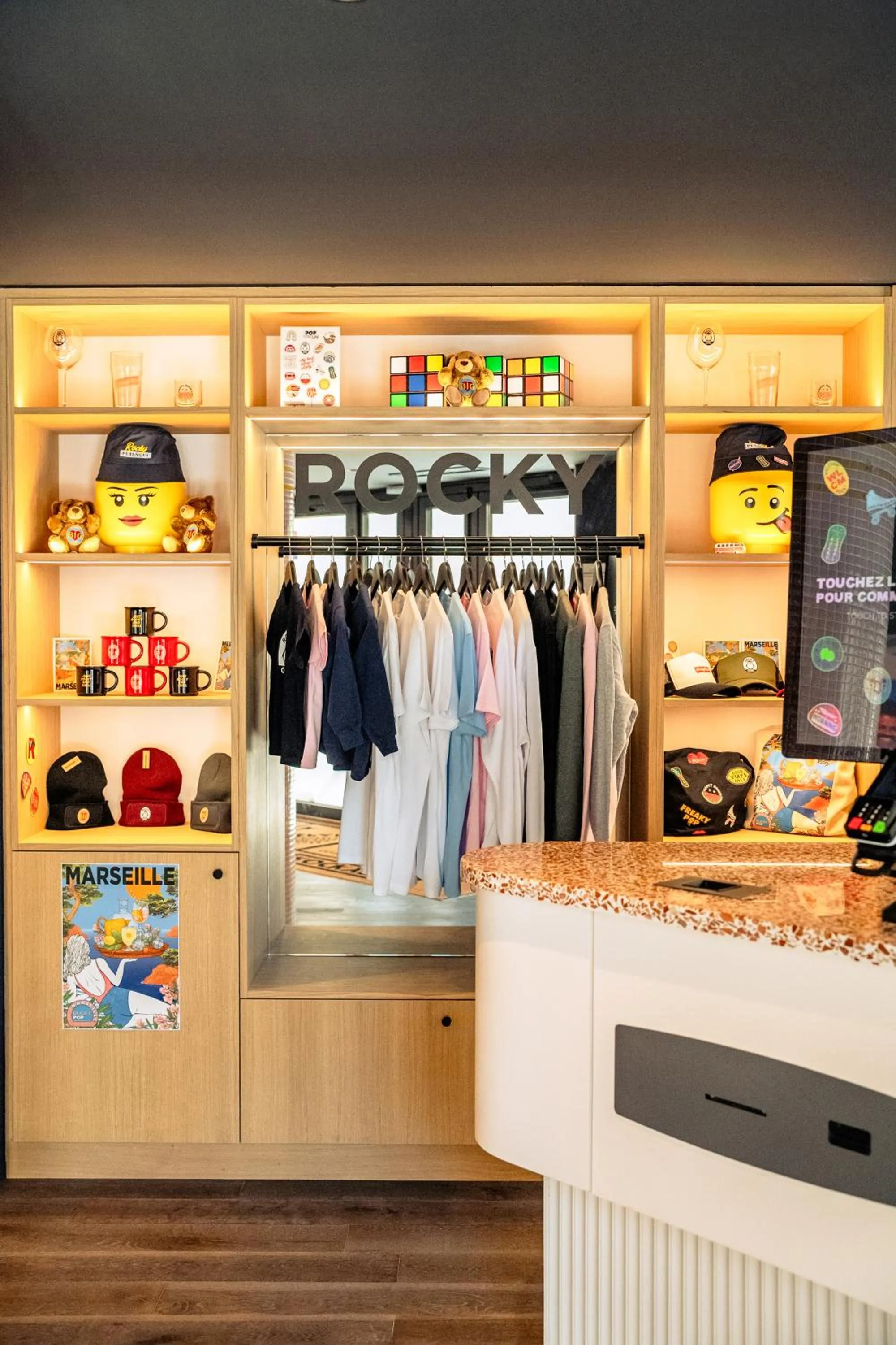 On-site shops in RockyPop Marseille Hôtel