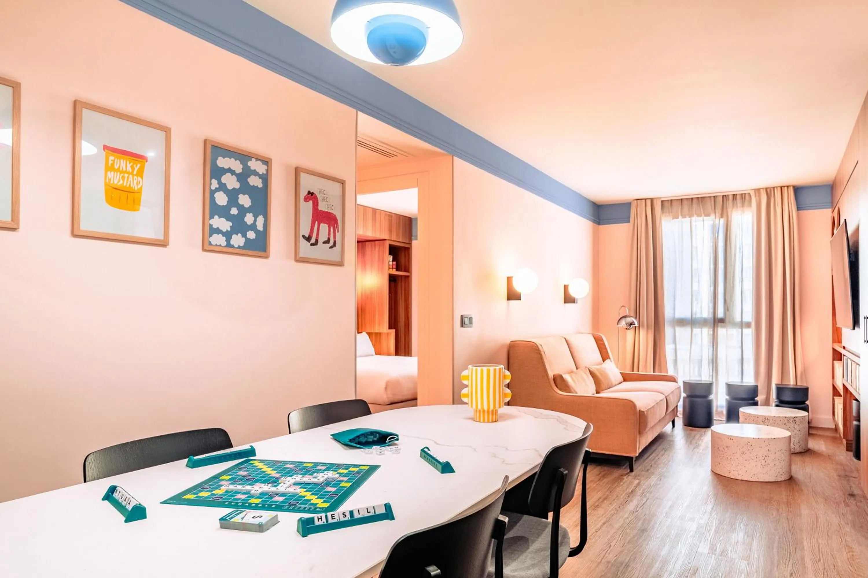 Living room, Bed in RockyPop Marseille Hôtel