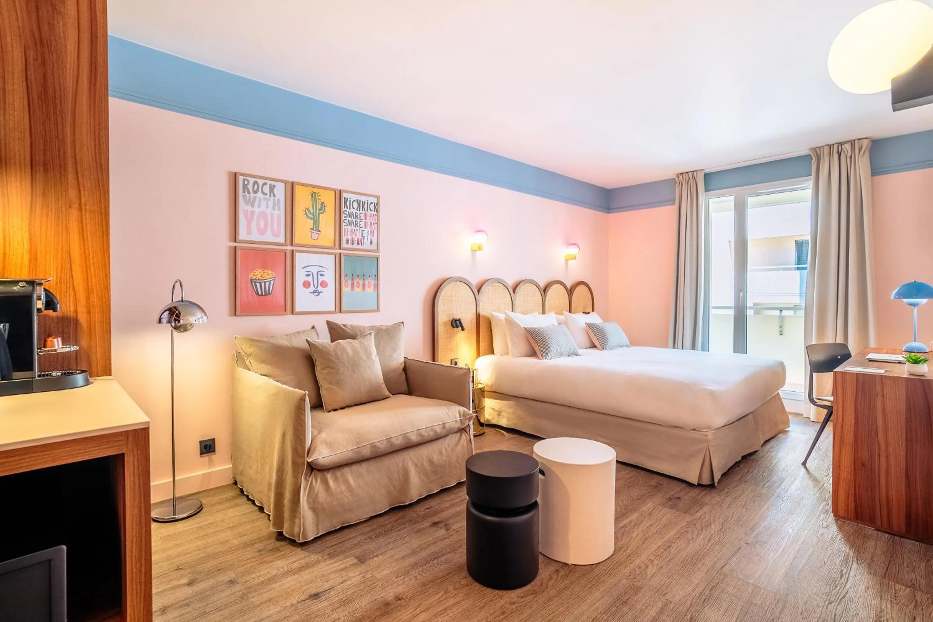 Photo of the whole room, Bed in RockyPop Marseille Hôtel