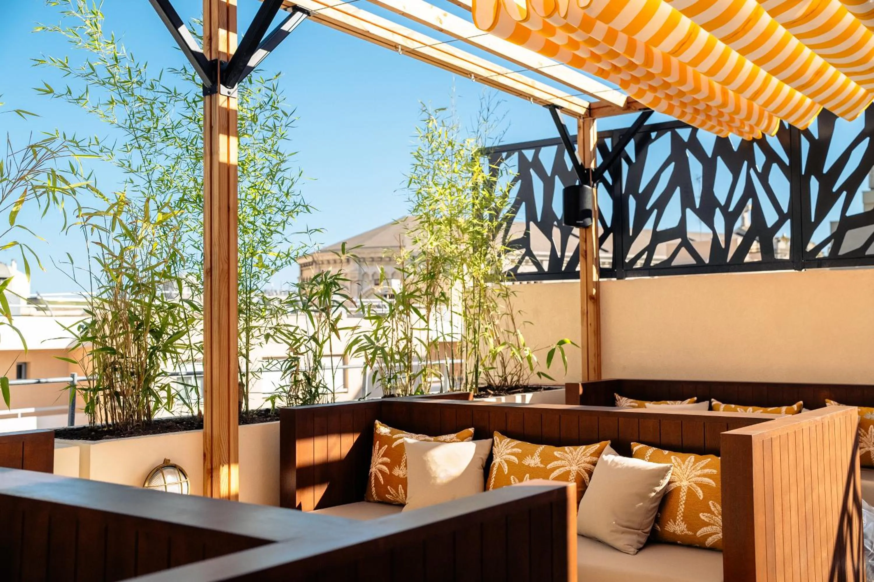 Lounge or bar in RockyPop Marseille Hôtel