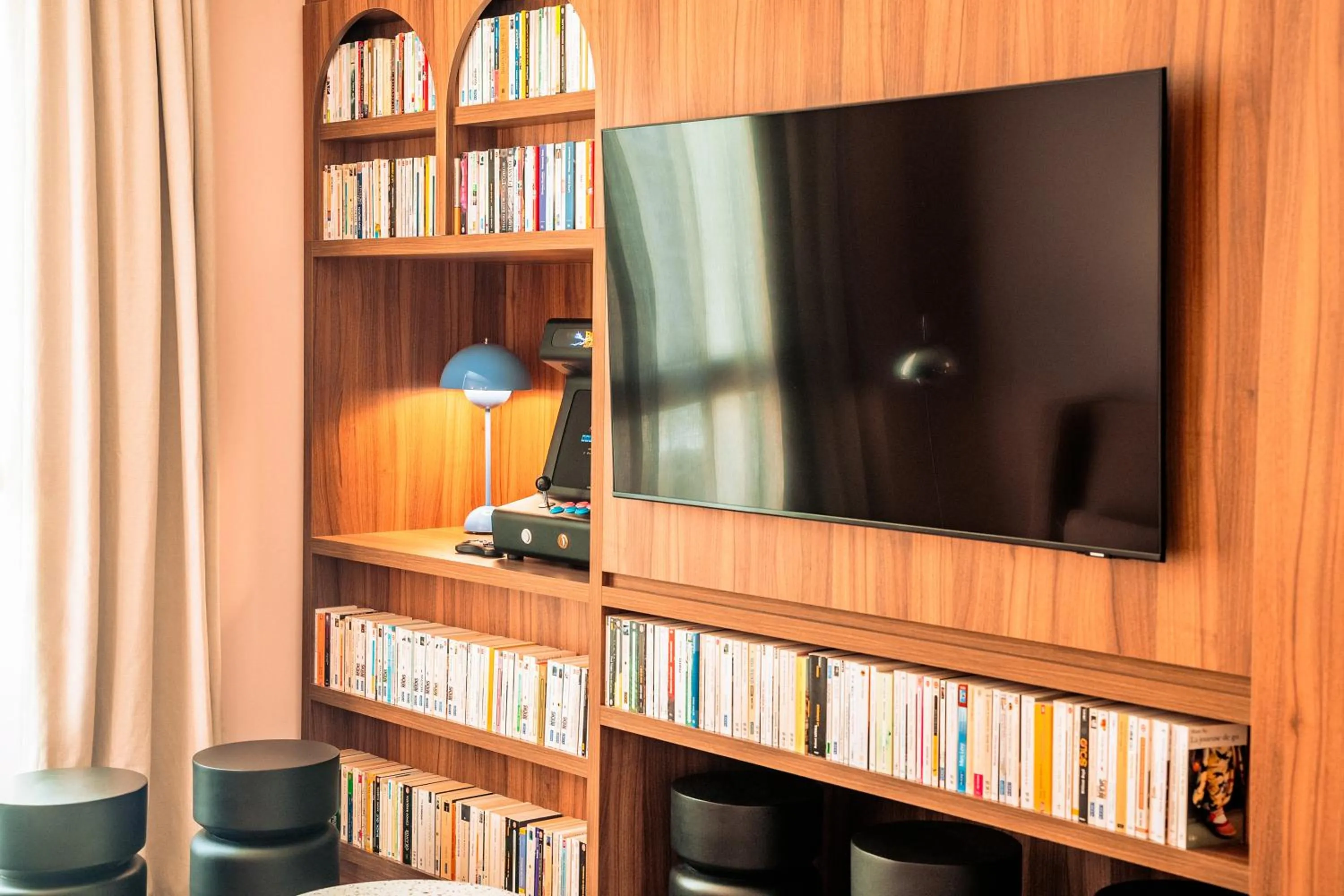 TV and multimedia in RockyPop Marseille Hôtel