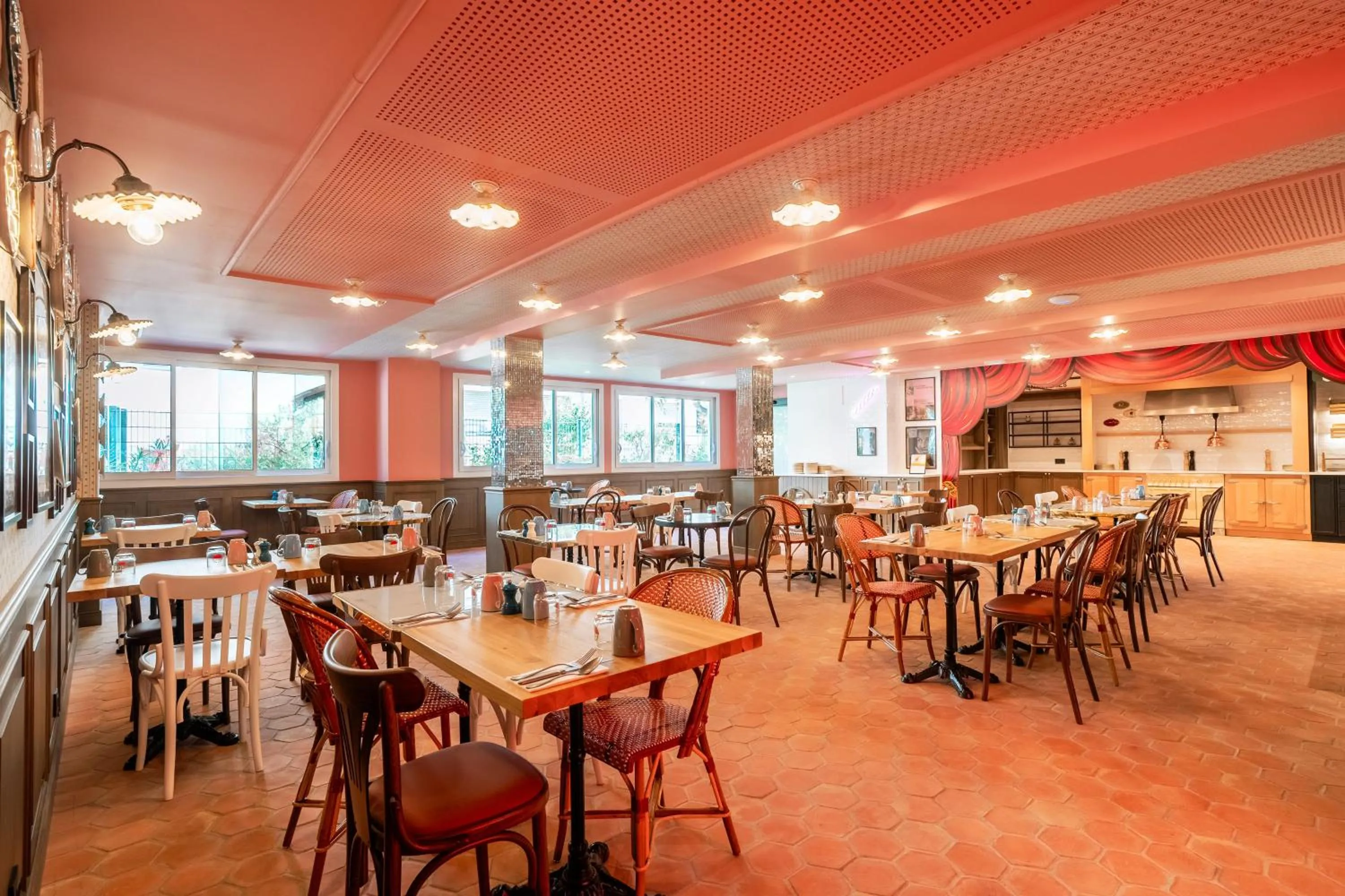 Restaurant/places to eat in RockyPop Marseille Hôtel