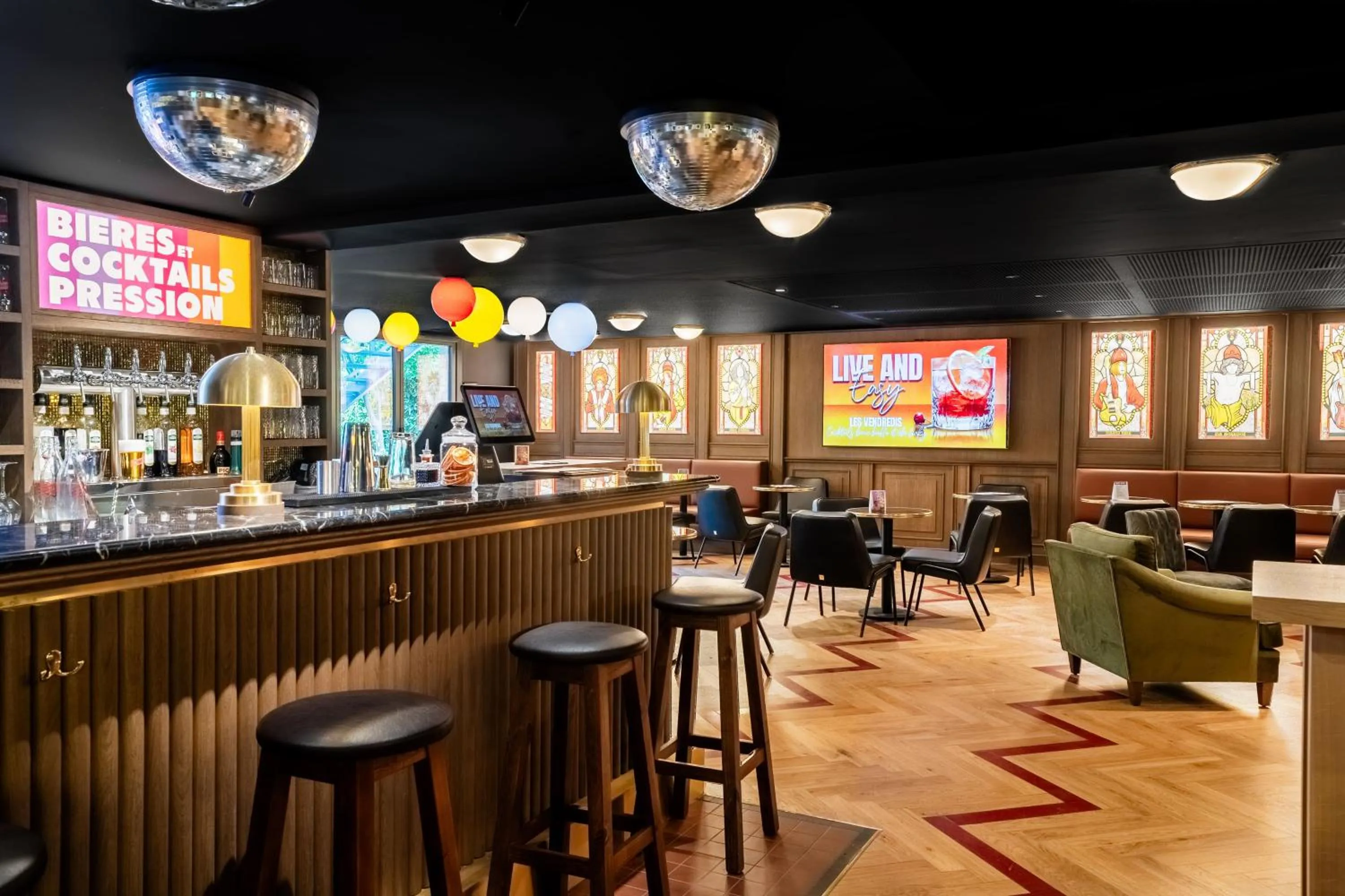 Lounge or bar in RockyPop Marseille Hôtel