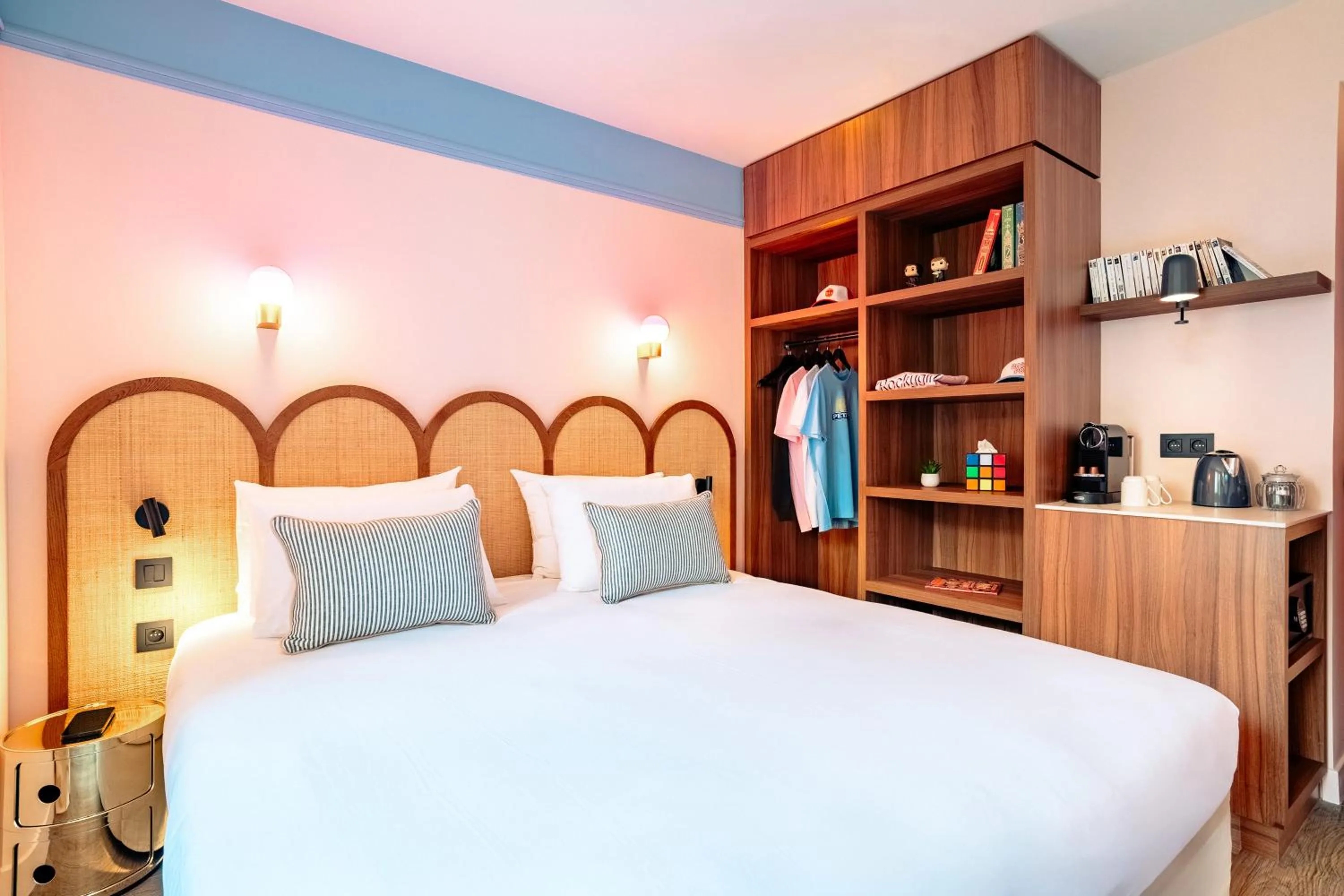 Bedroom, Bed in RockyPop Marseille Hôtel