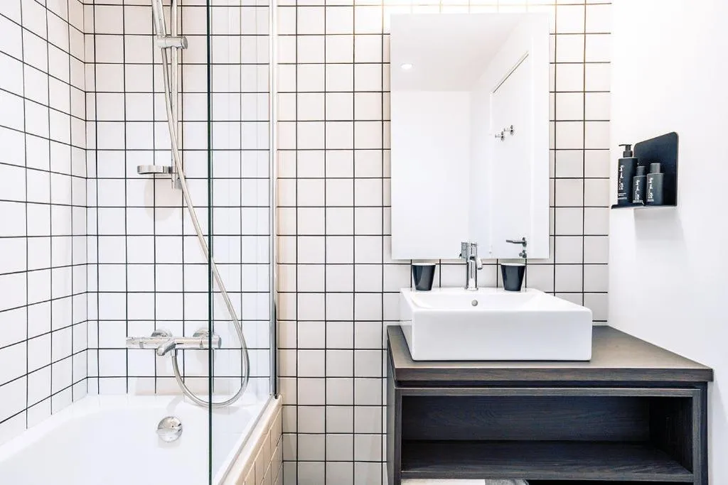 Shower in Citadines Castellane Marseille