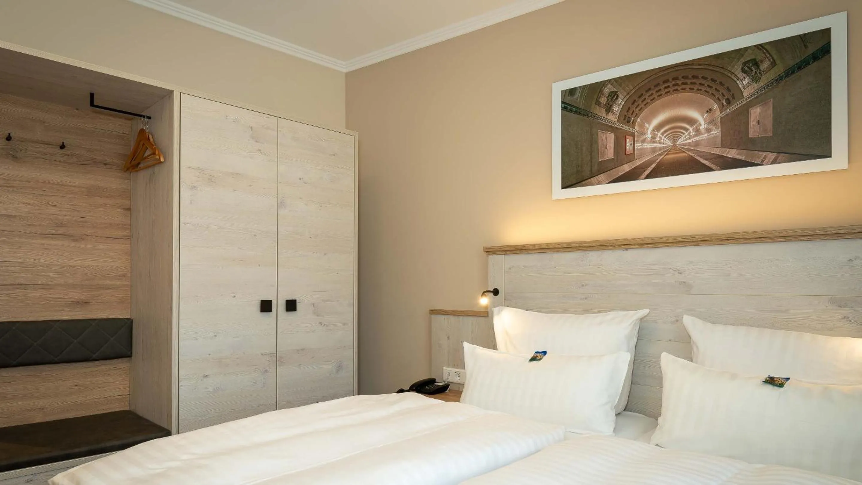 Photo of the whole room, Bed in Boutique Hotel Rosengarten Hamburg