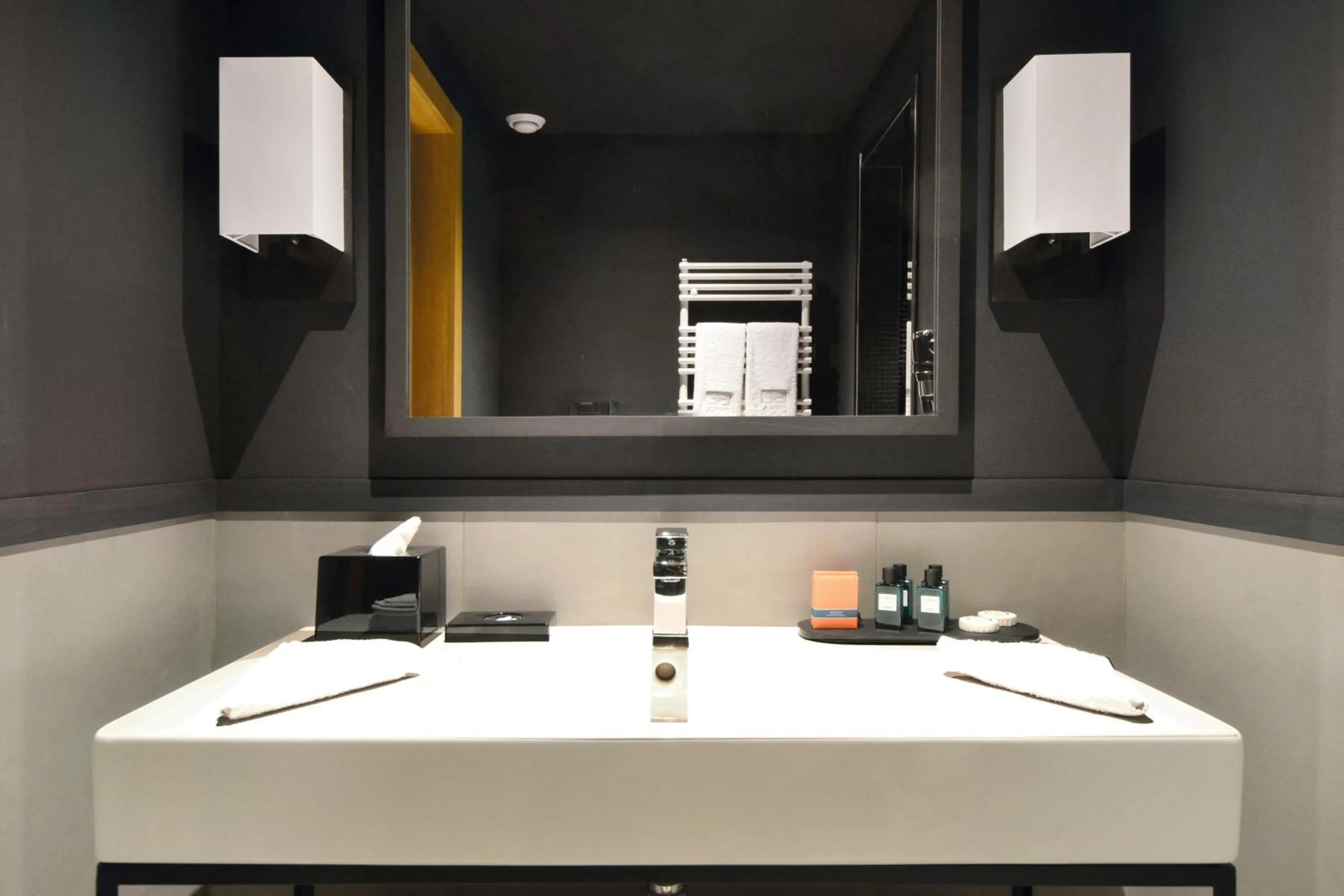 Bathroom in Parioli Place B&B