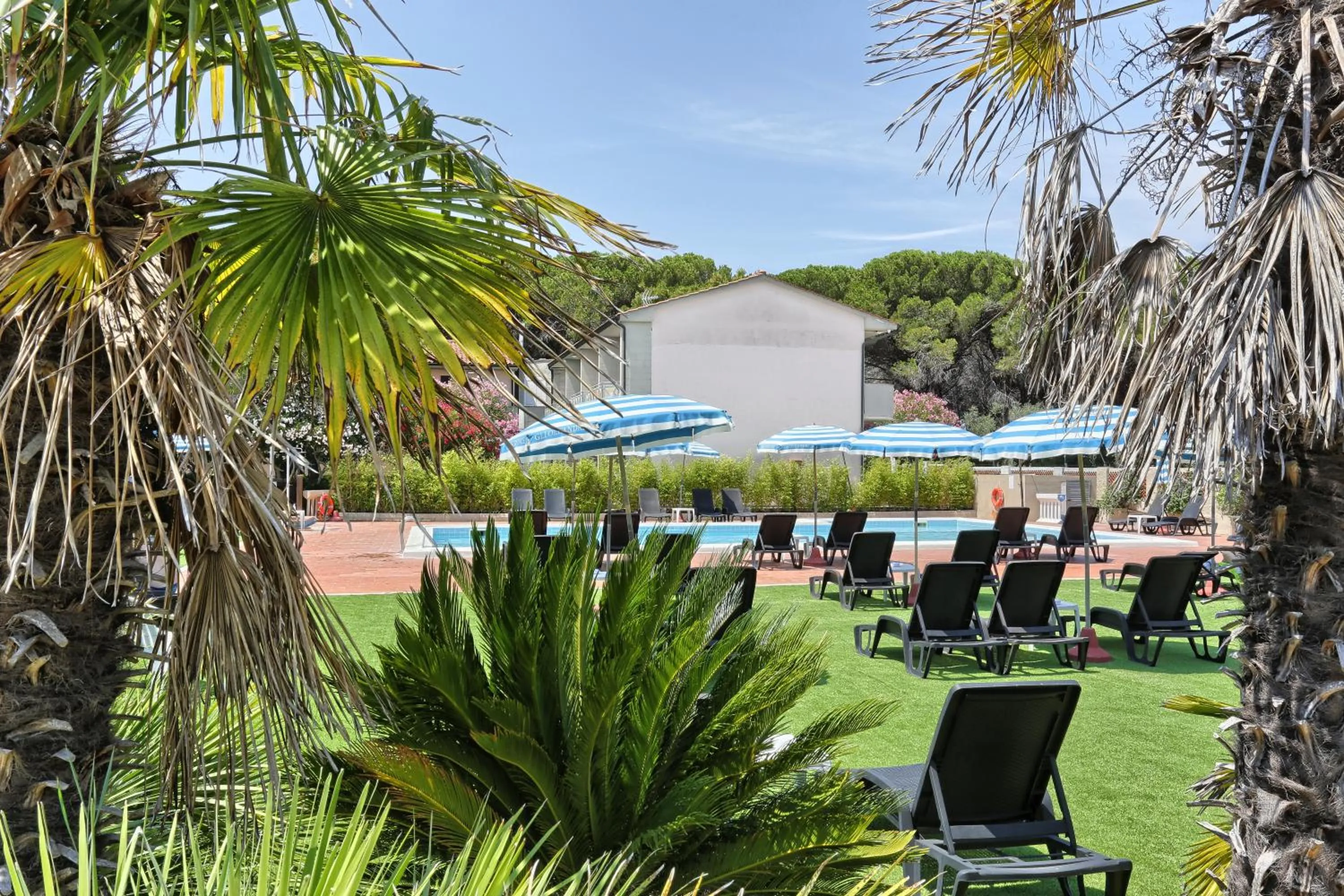 Garden in Oleandri Suite Hotel