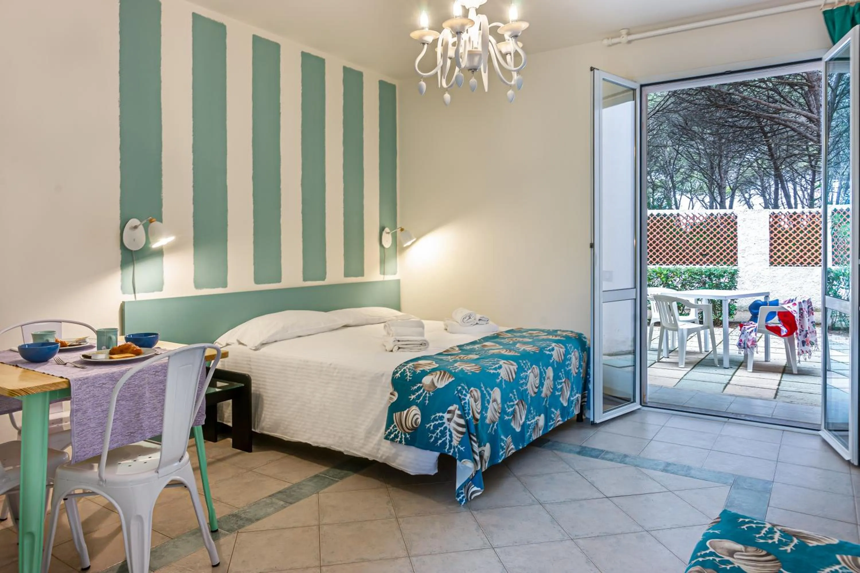 Bed in Oleandri Suite Hotel