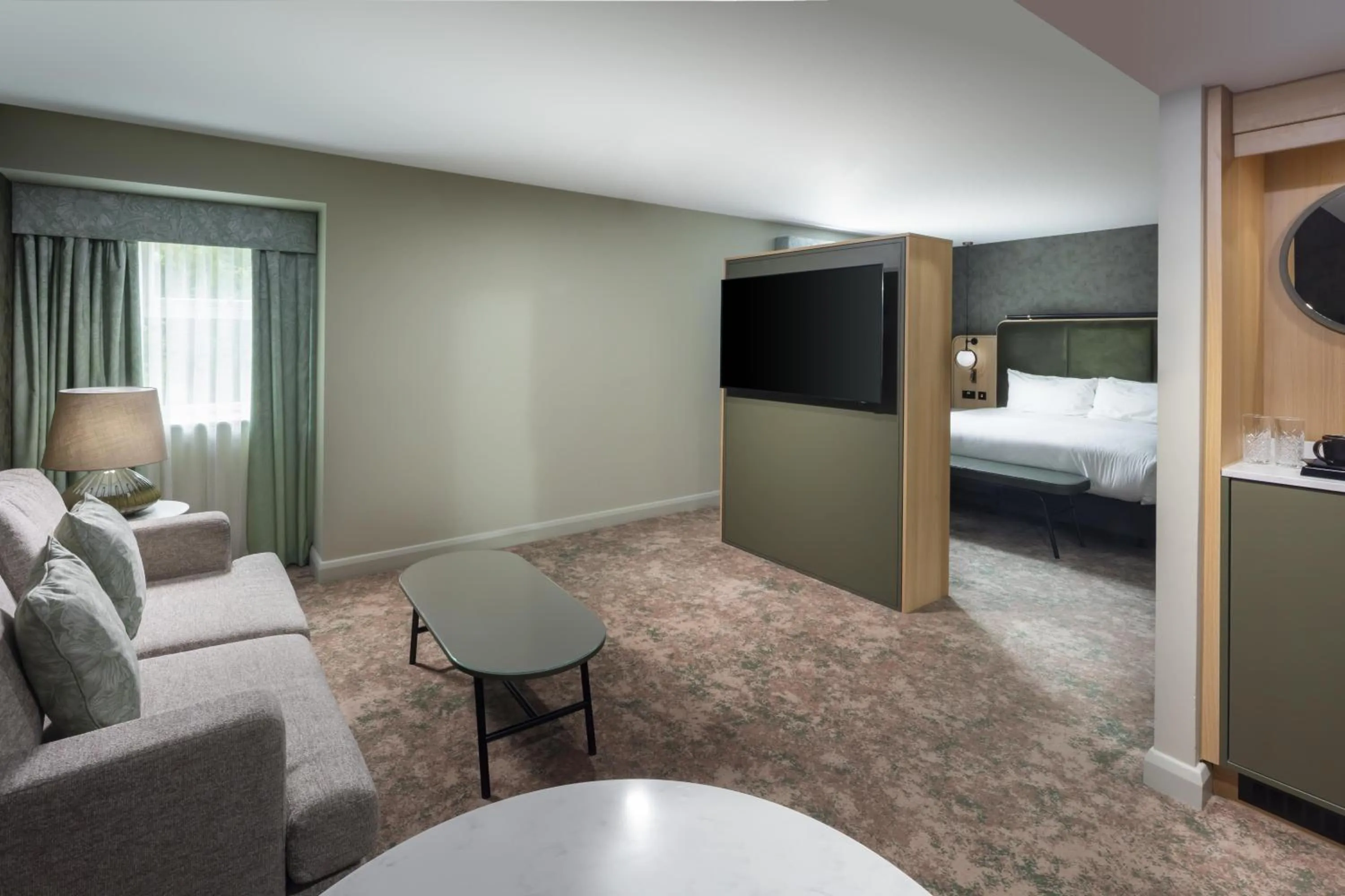 Photo of the whole room, Bed in DoubleTree by Hilton Chester