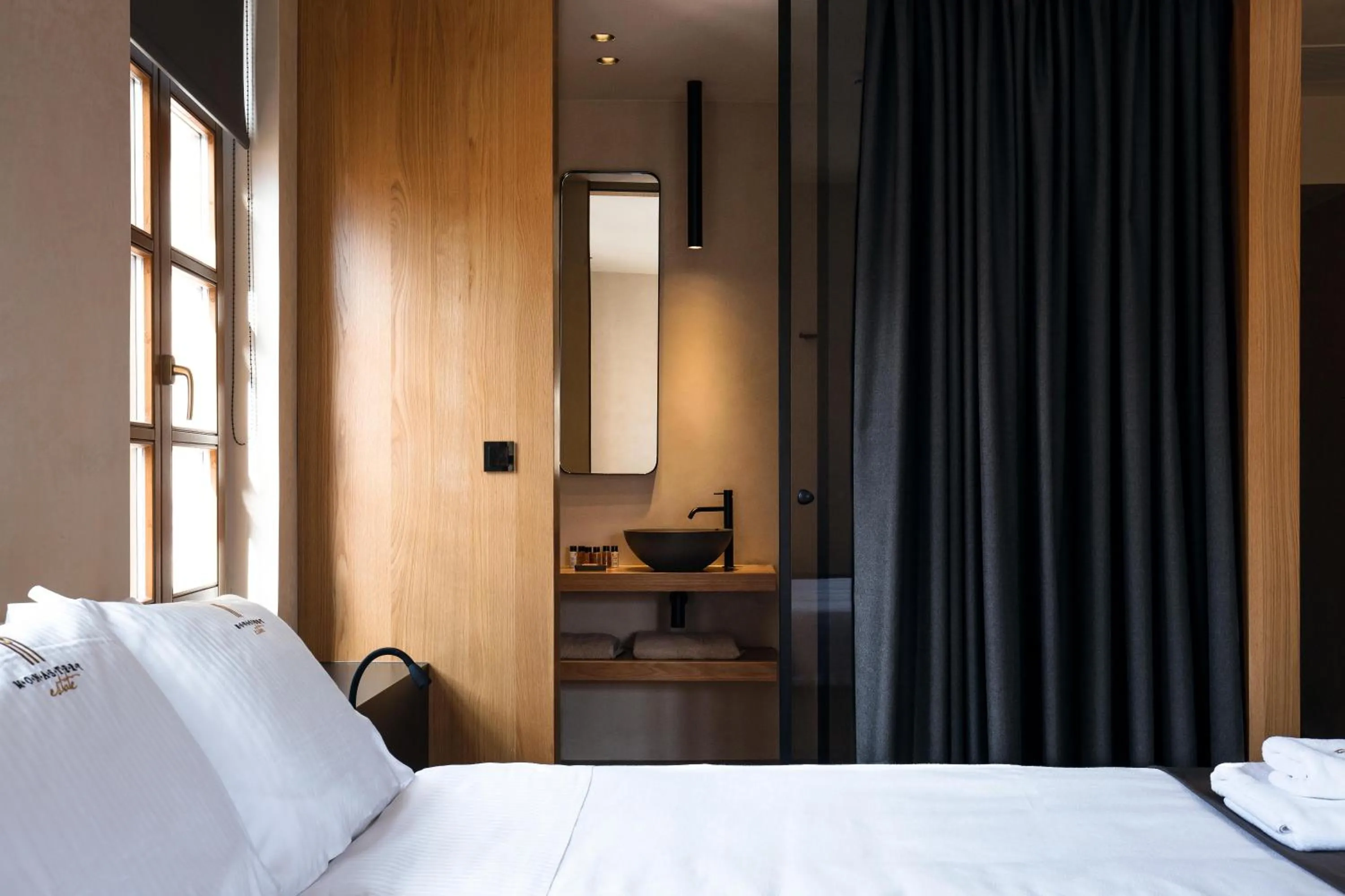 Bathroom, Bed in Monastery Estate Venetian Harbor