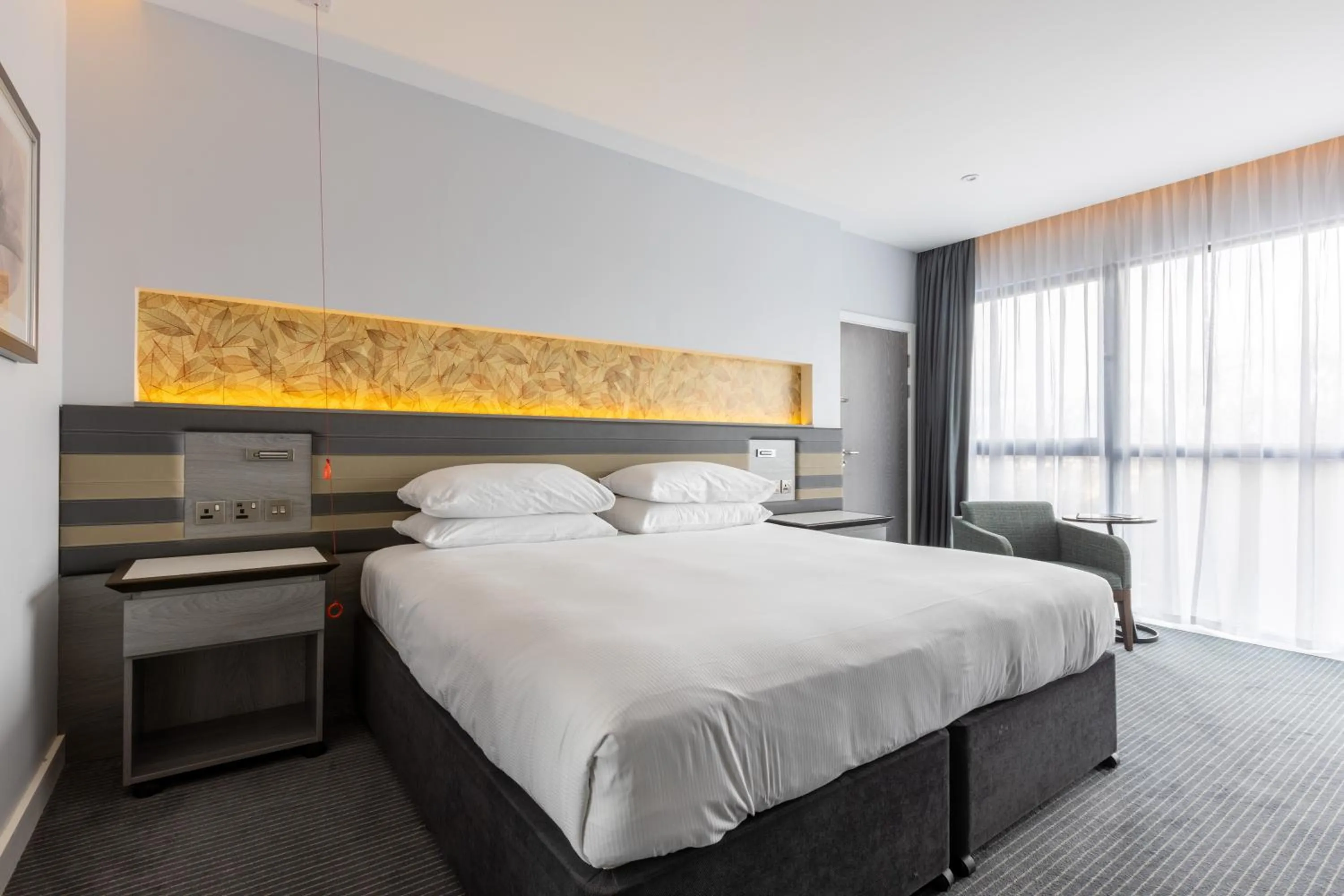 Bedroom, Bed in DoubleTree by Hilton Edinburgh - Queensferry Crossing