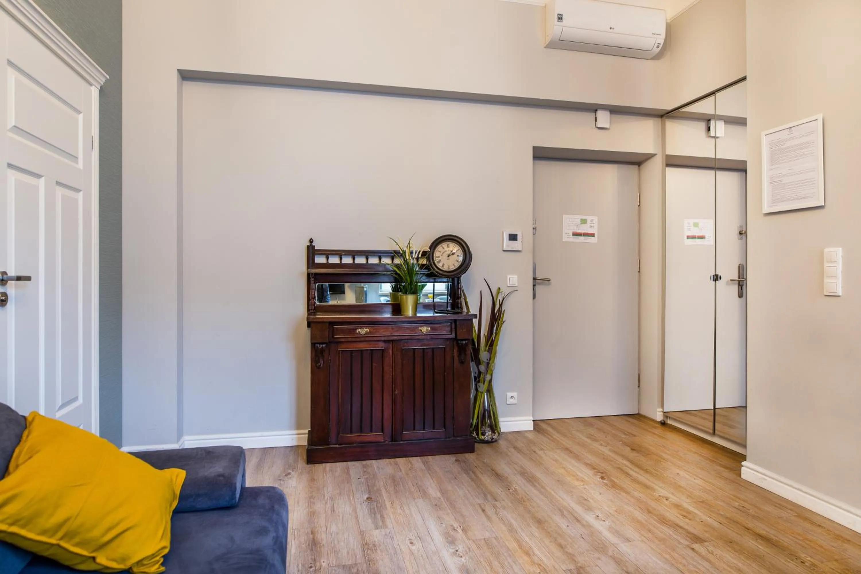 wardrobe in Cracow Rentals Zacisze