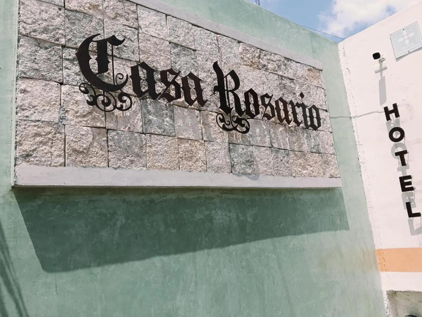 Text overlay in Hotel Casa Rosario