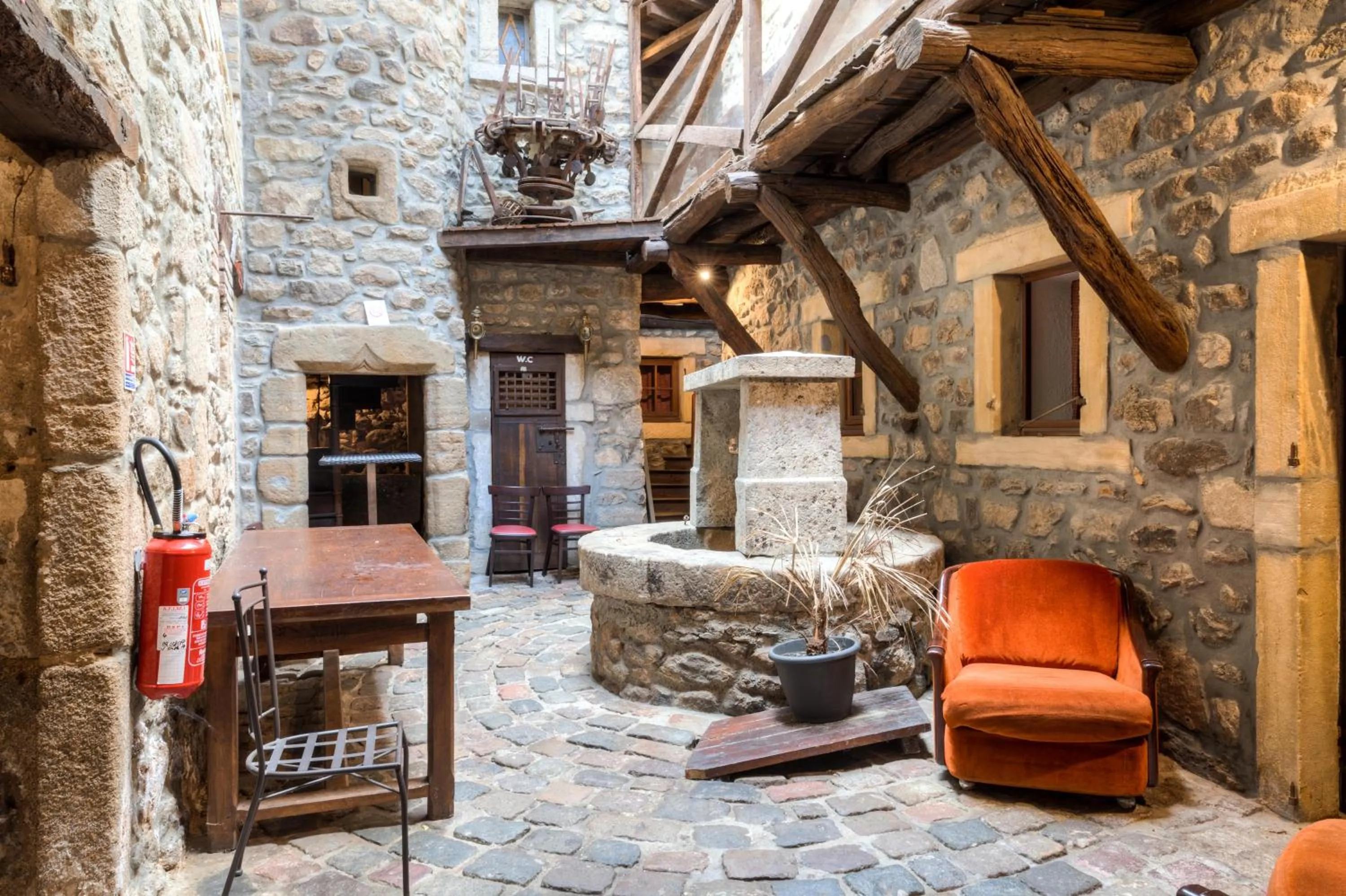 Patio in Aux Prisons de Montagny