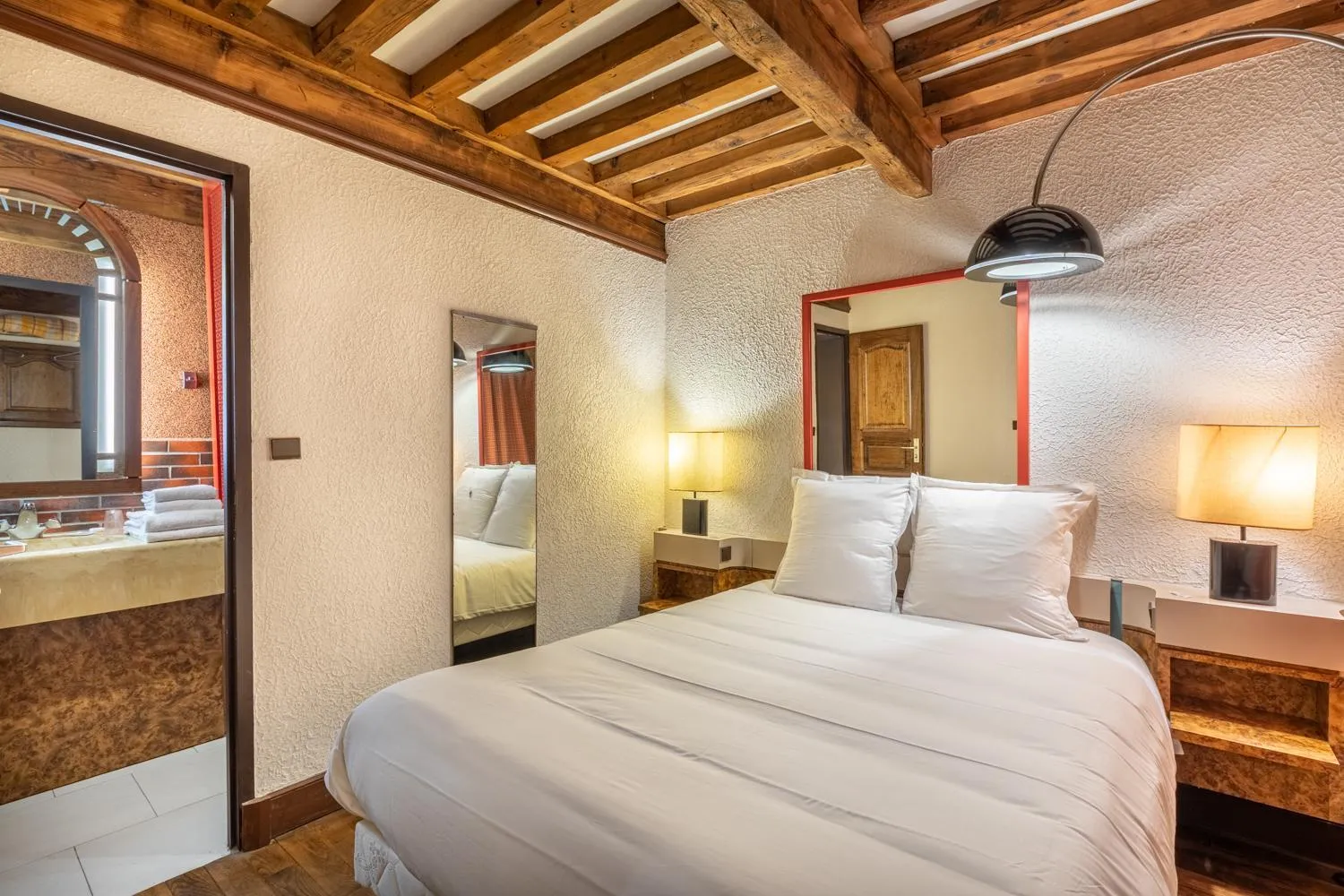 Photo of the whole room, Bed in Aux Prisons de Montagny