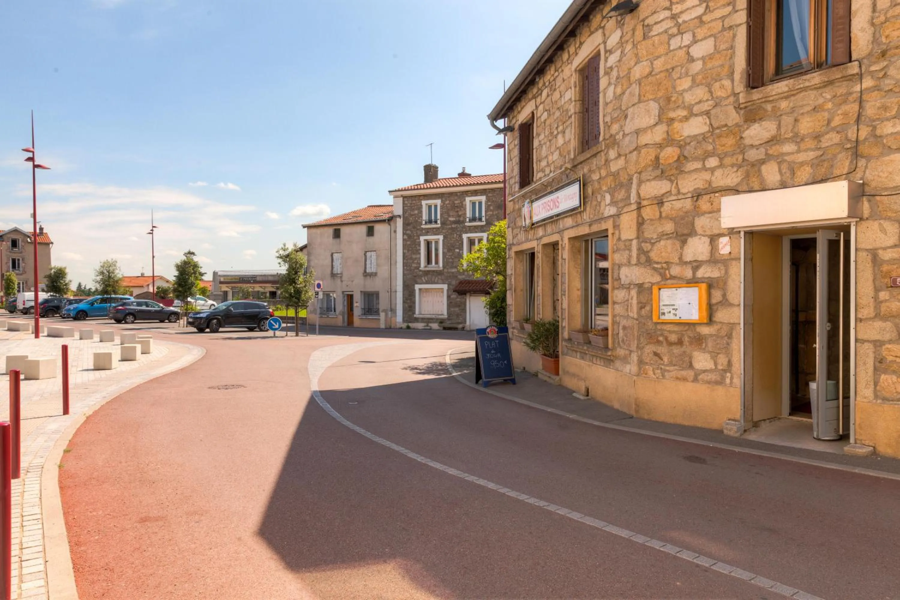 Property building in Aux Prisons de Montagny
