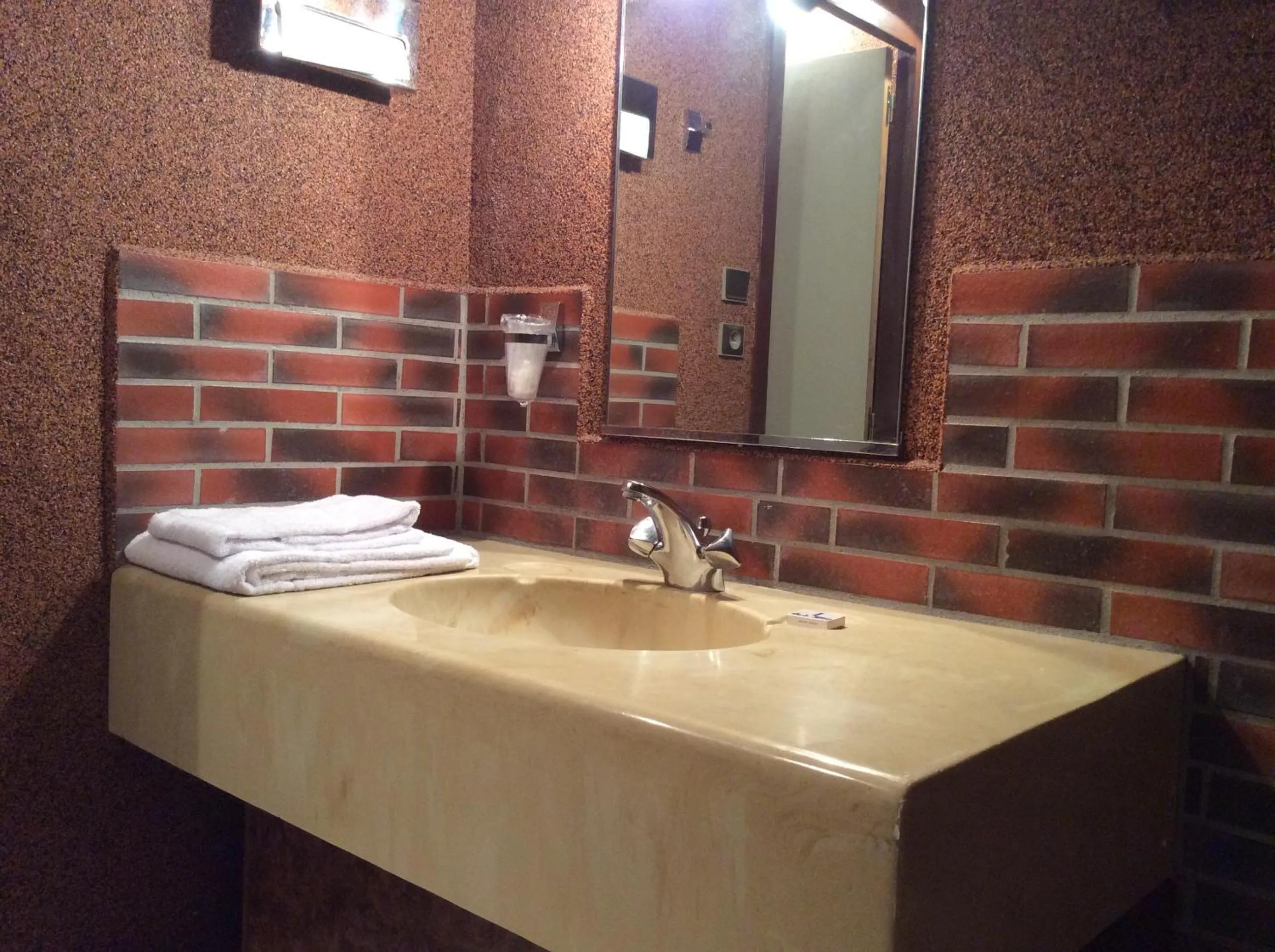 Triple Room in Aux Prisons de Montagny