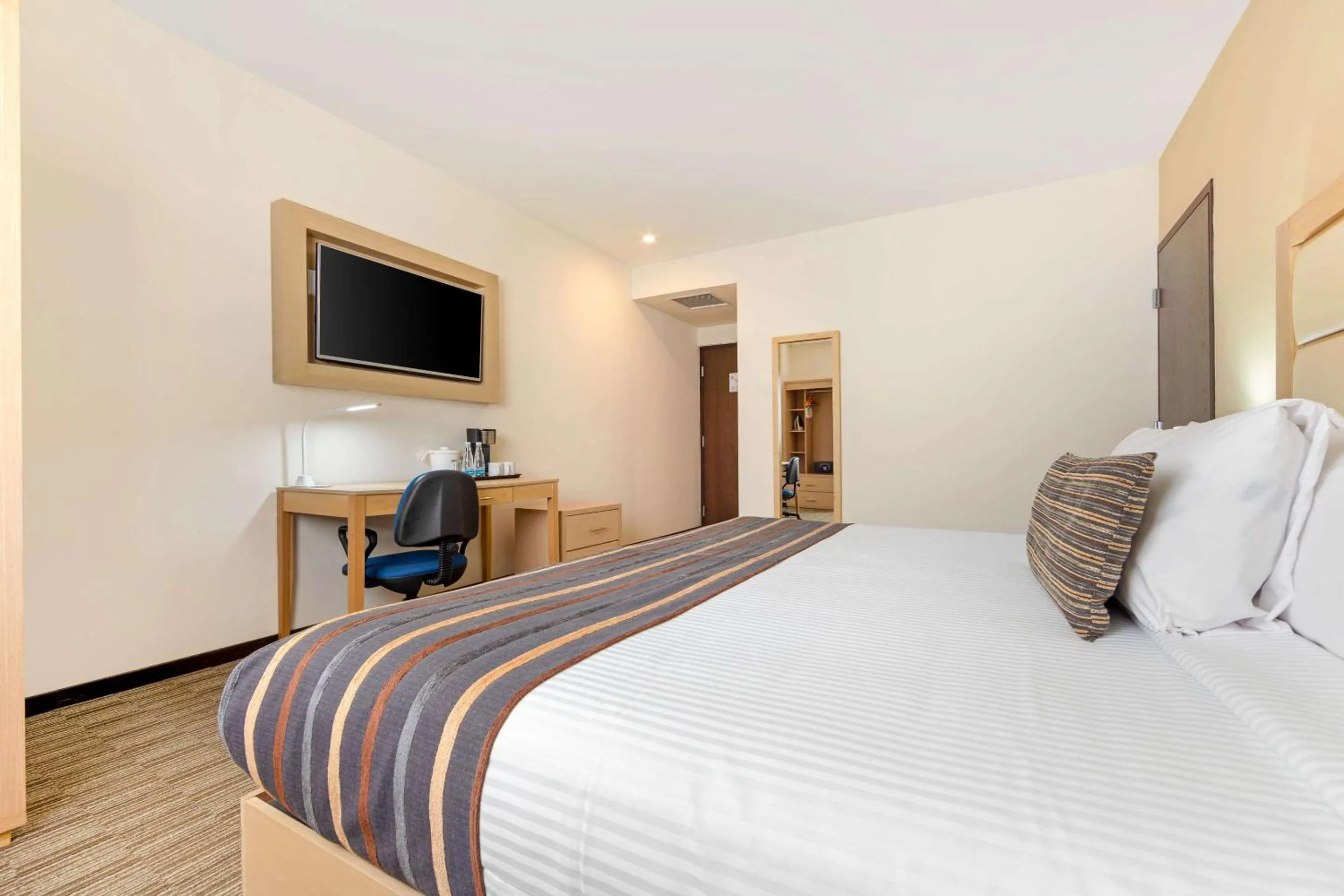 Photo of the whole room, Bed in Sleep Inn Monterrey San Pedro